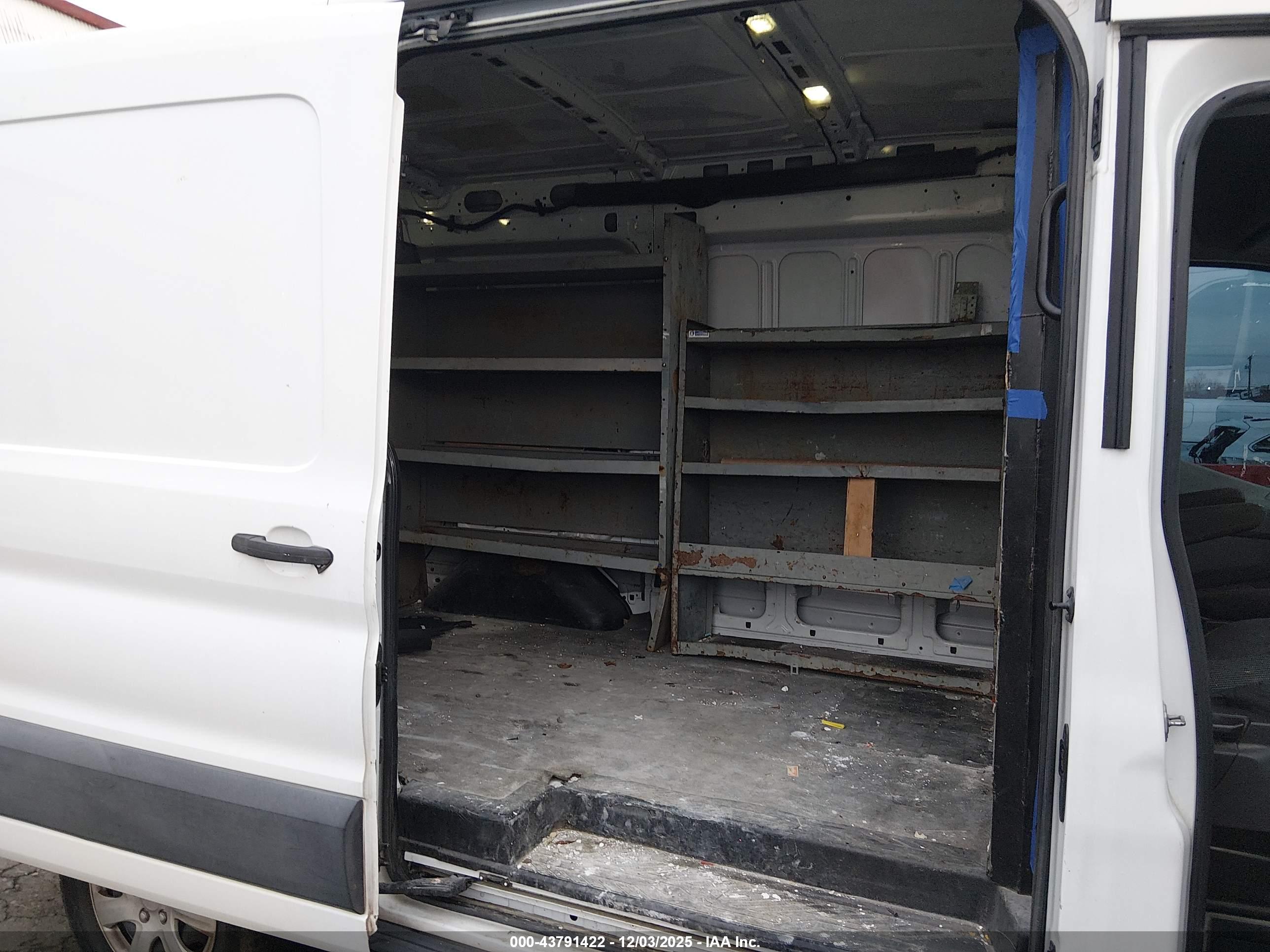 FORD TRANSIT-250 image 8