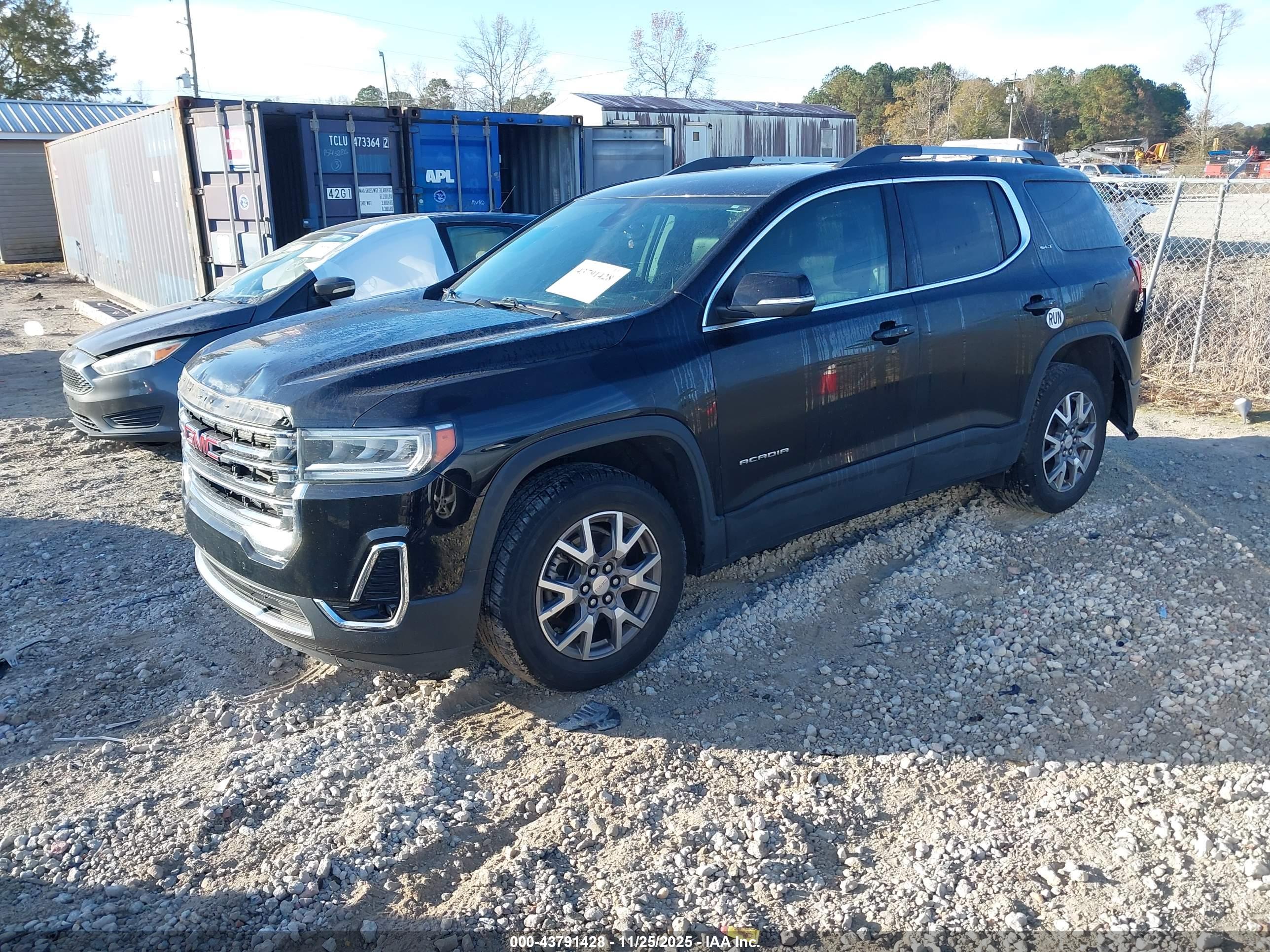 GMC ACADIA image 2