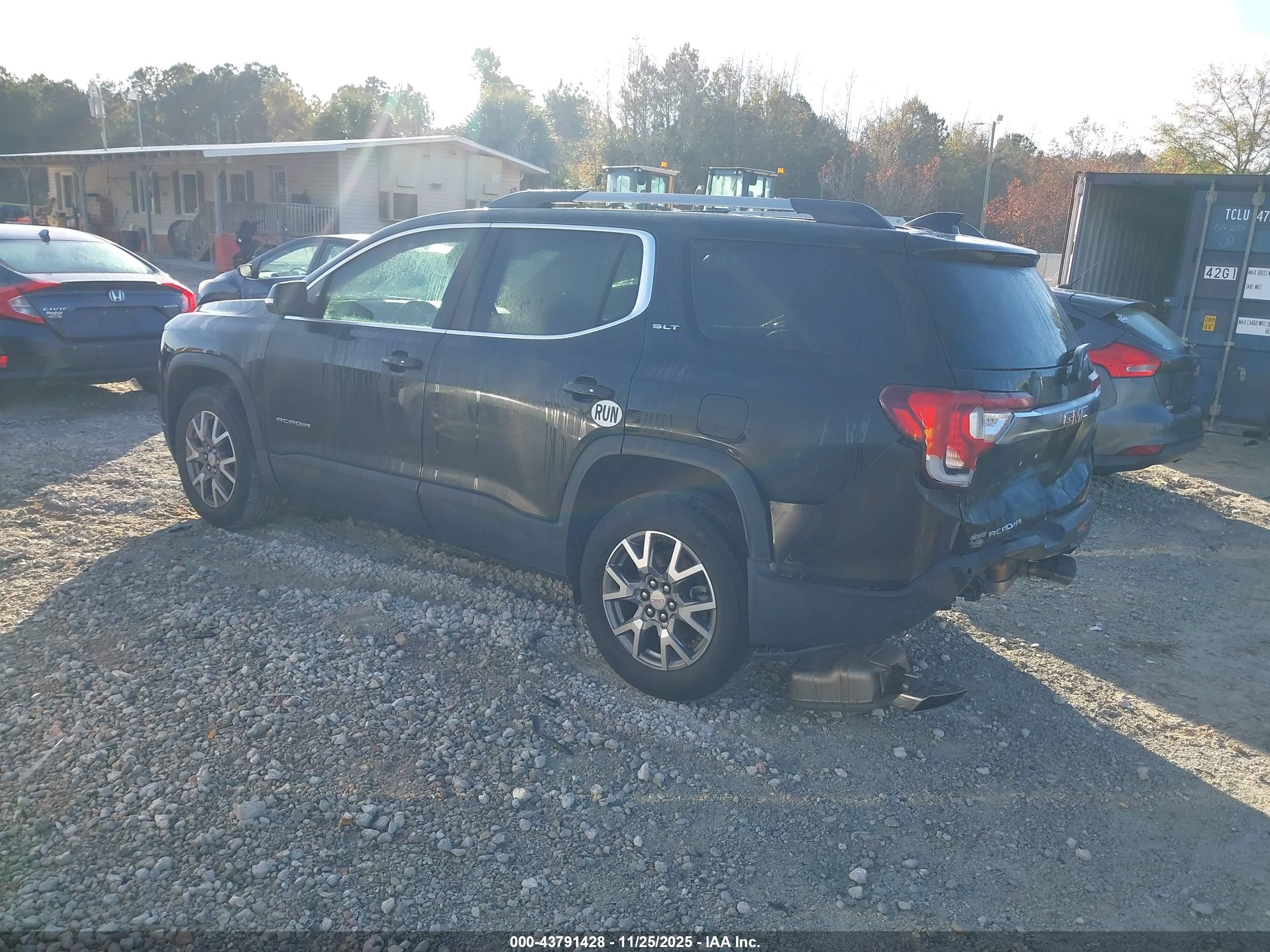 GMC ACADIA image 3