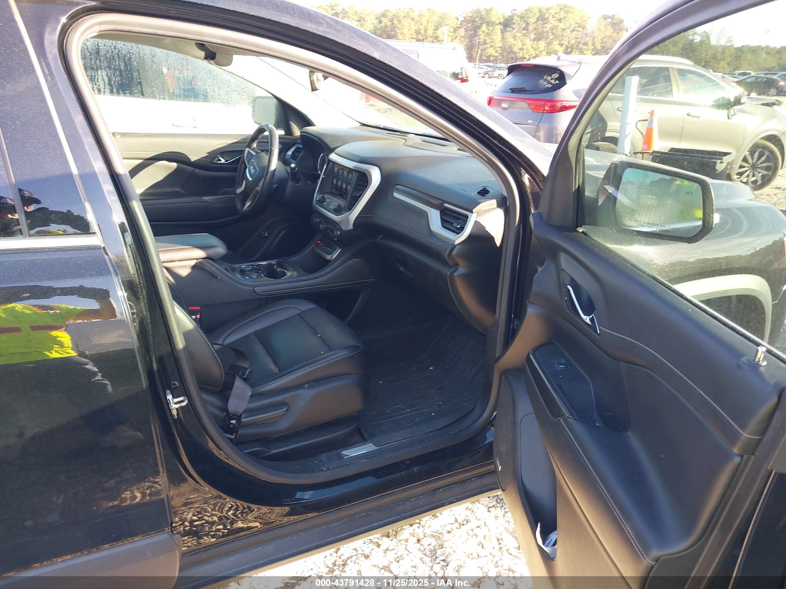 GMC ACADIA image 5