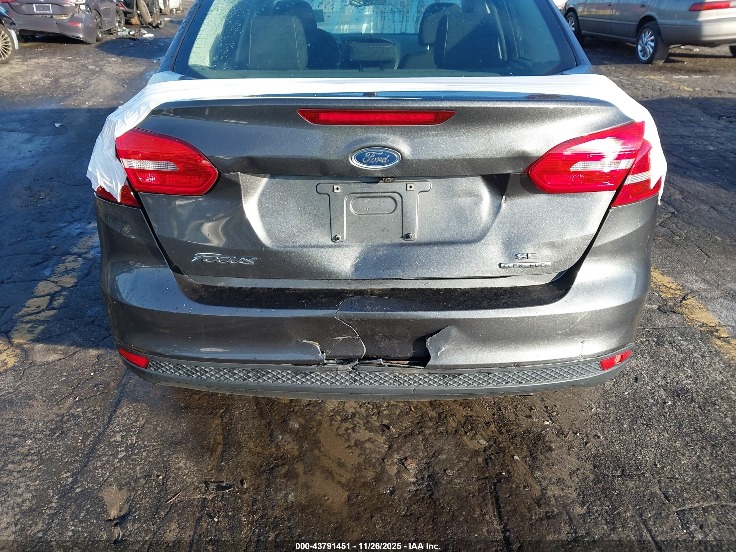 FORD FOCUS image 6