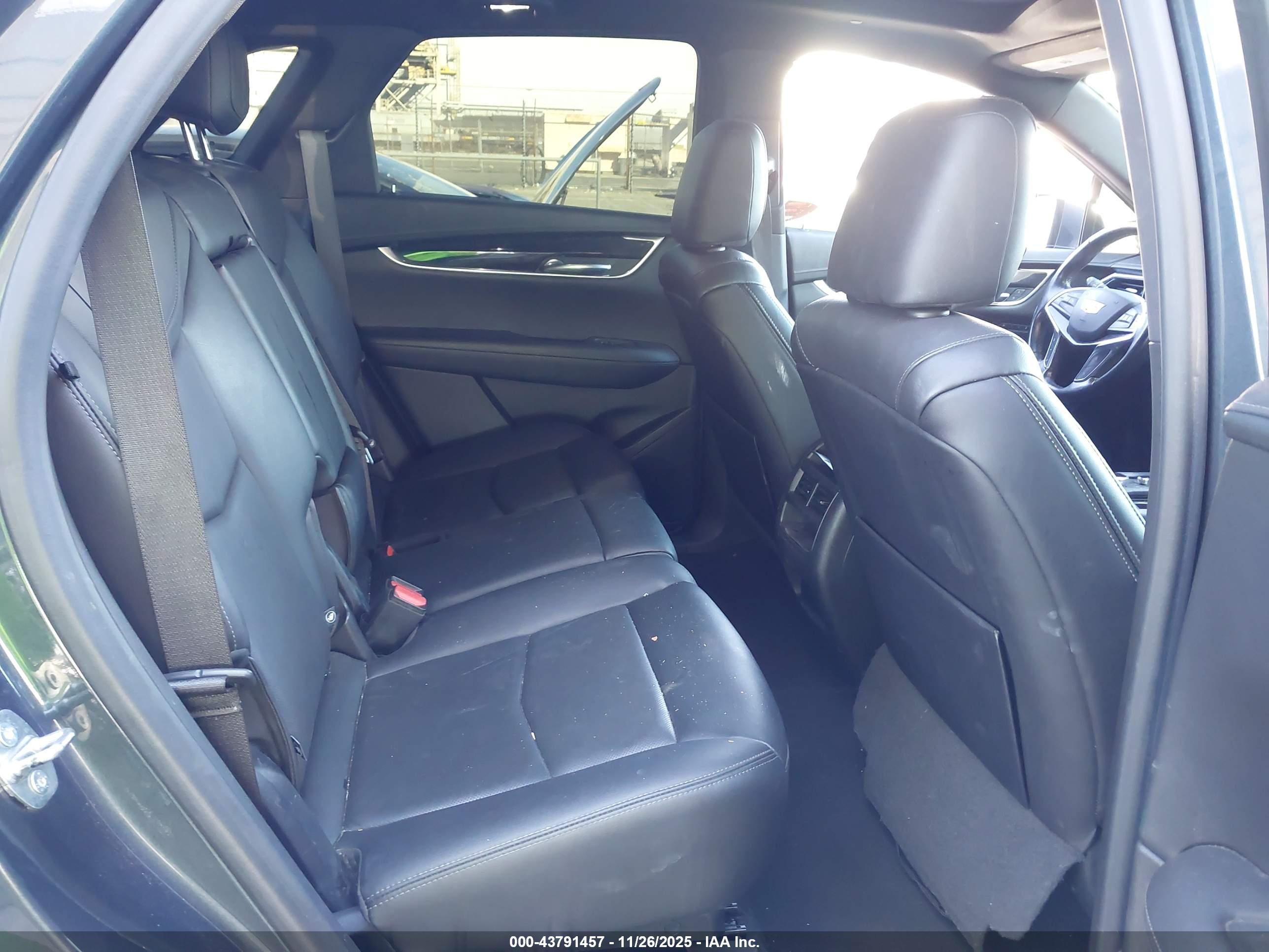 CADILLAC XT5 image 8