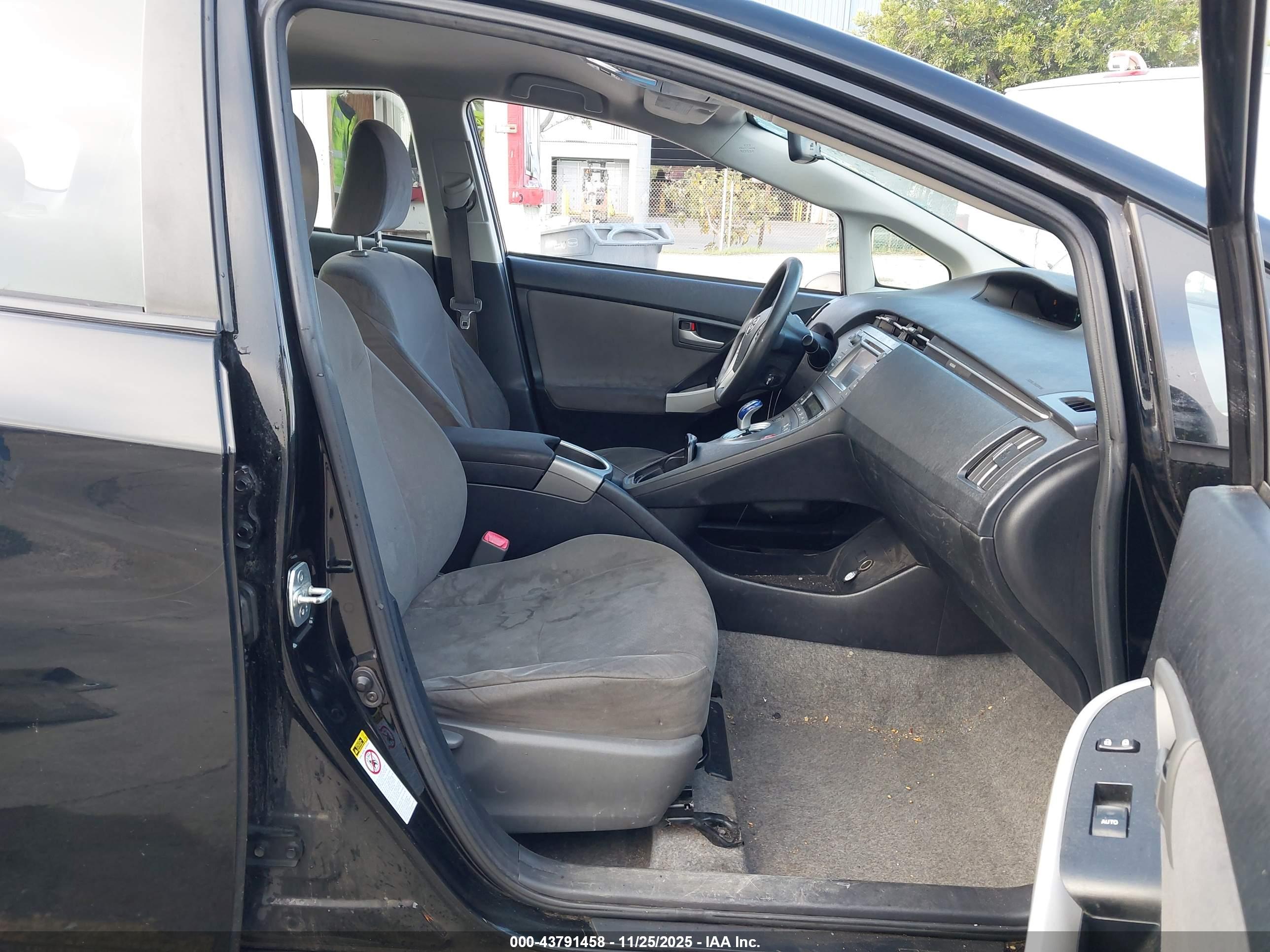 TOYOTA PRIUS image 5