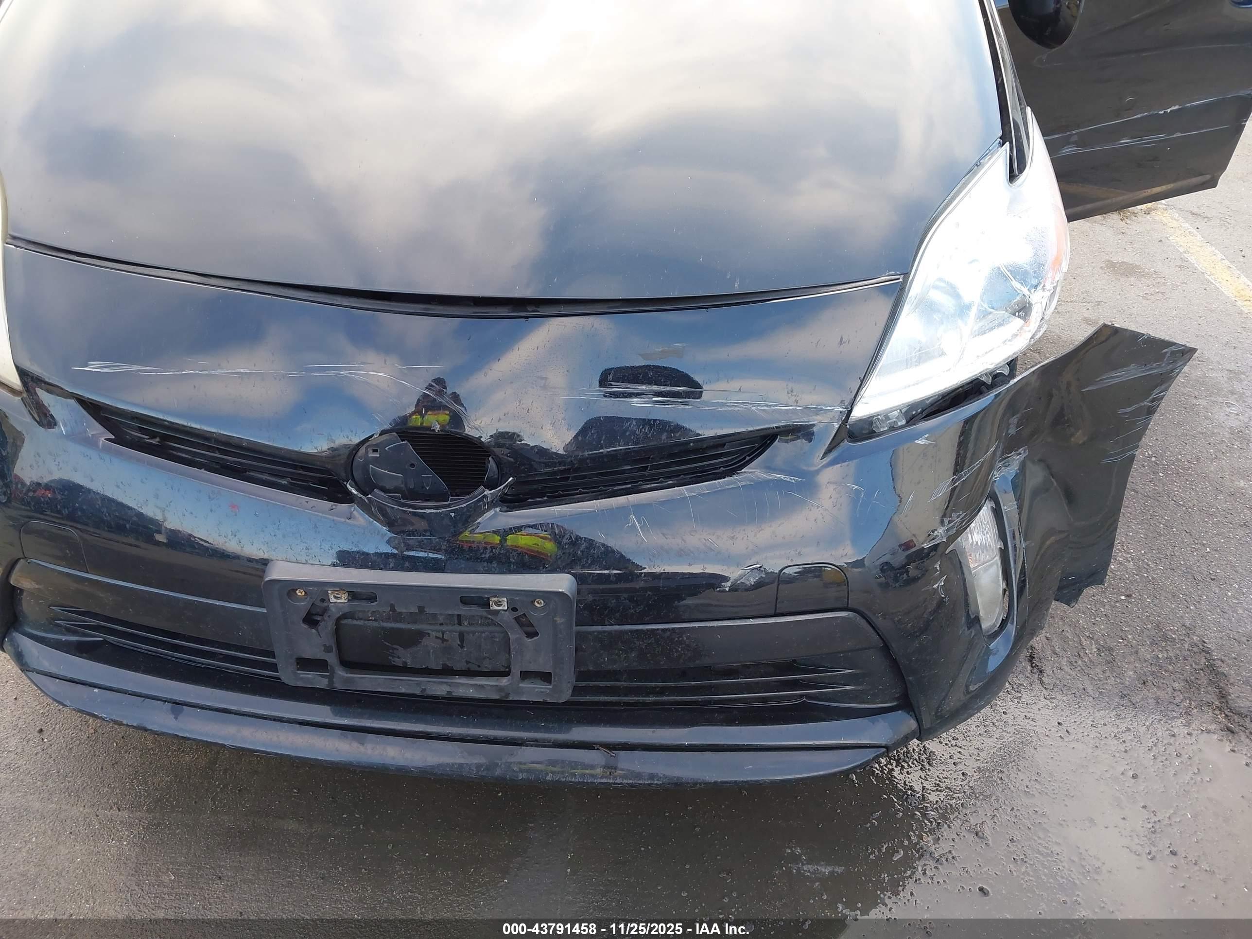 TOYOTA PRIUS image 6
