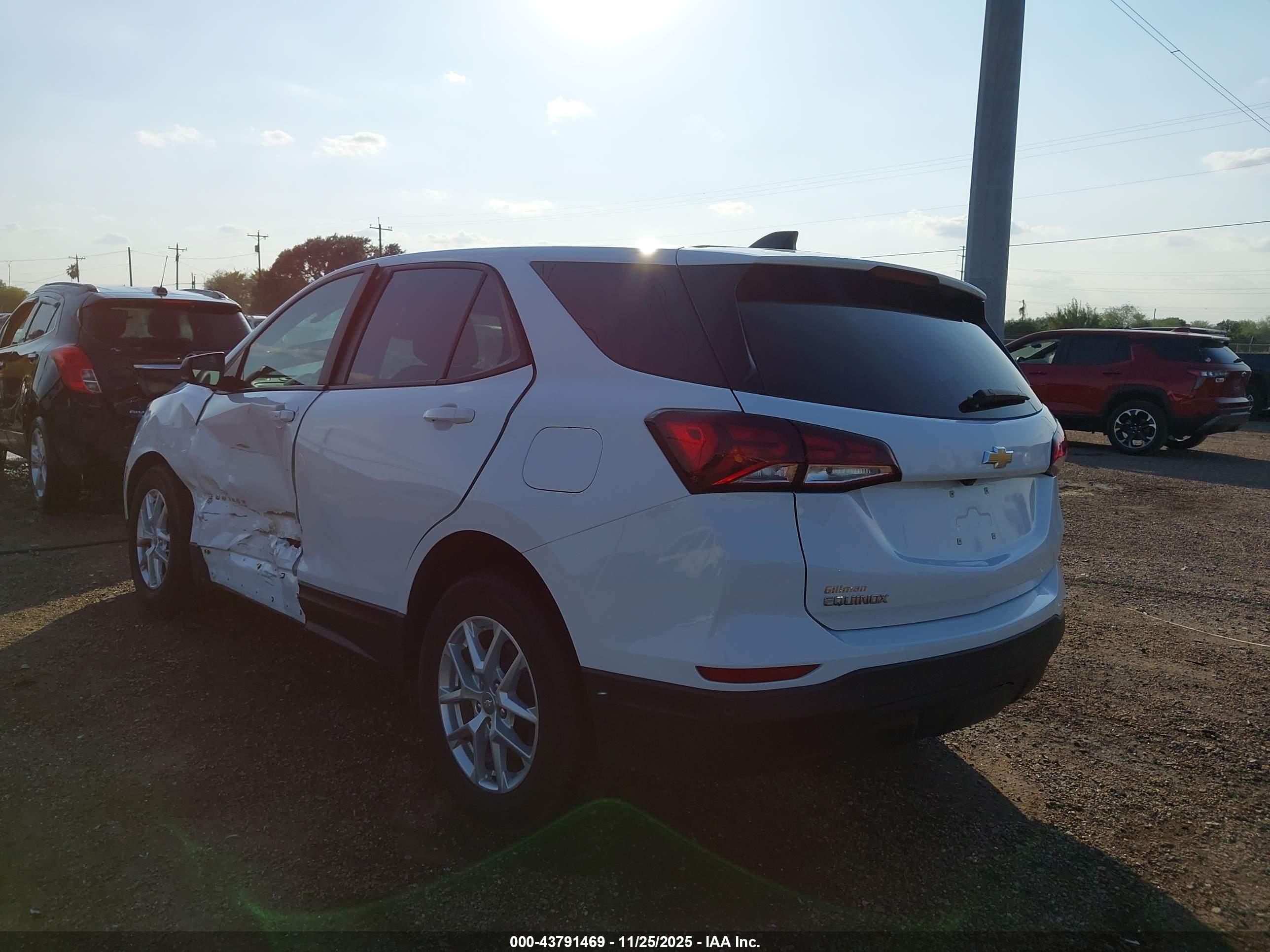CHEVROLET EQUINOX image 3