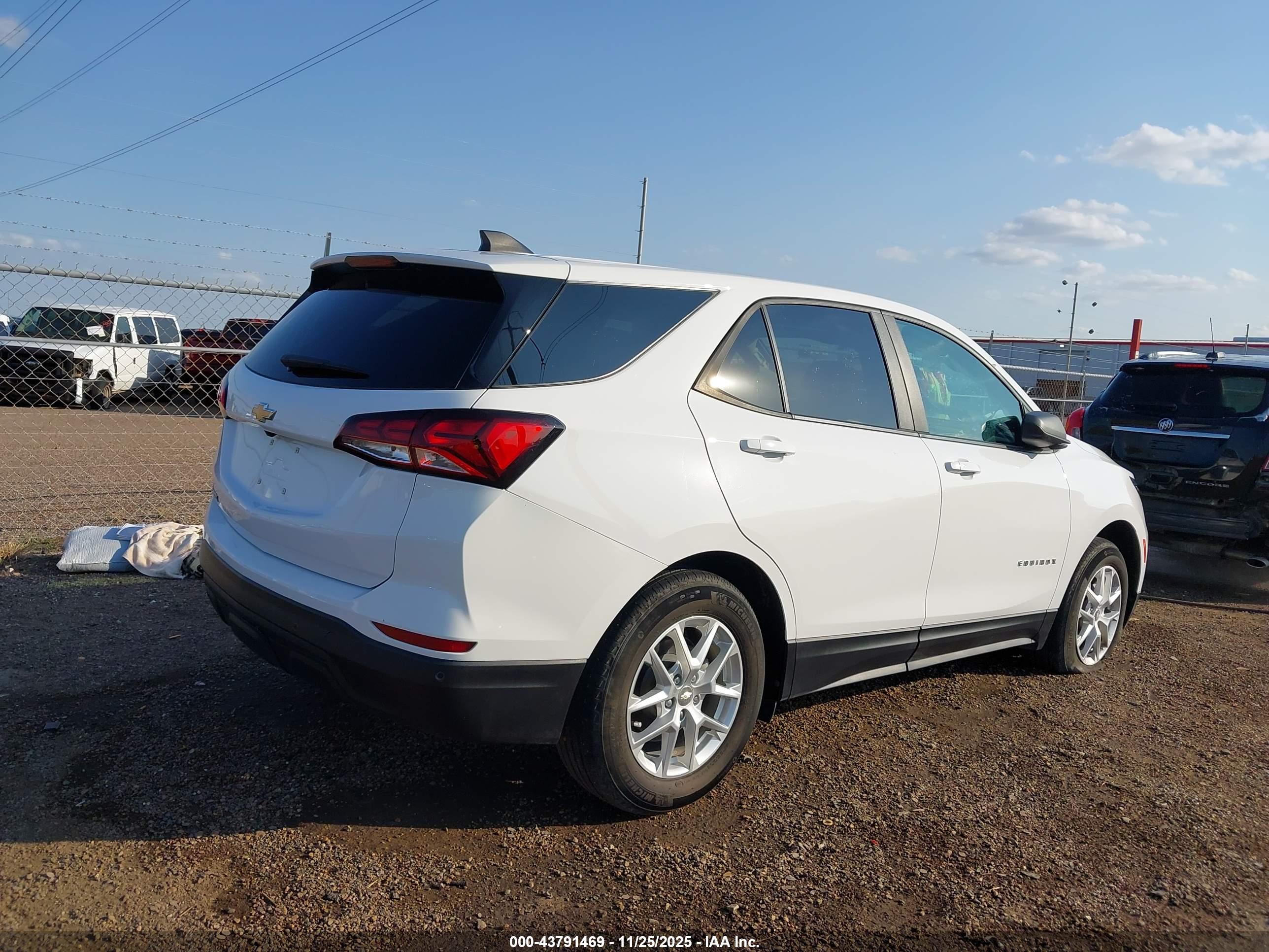CHEVROLET EQUINOX image 4