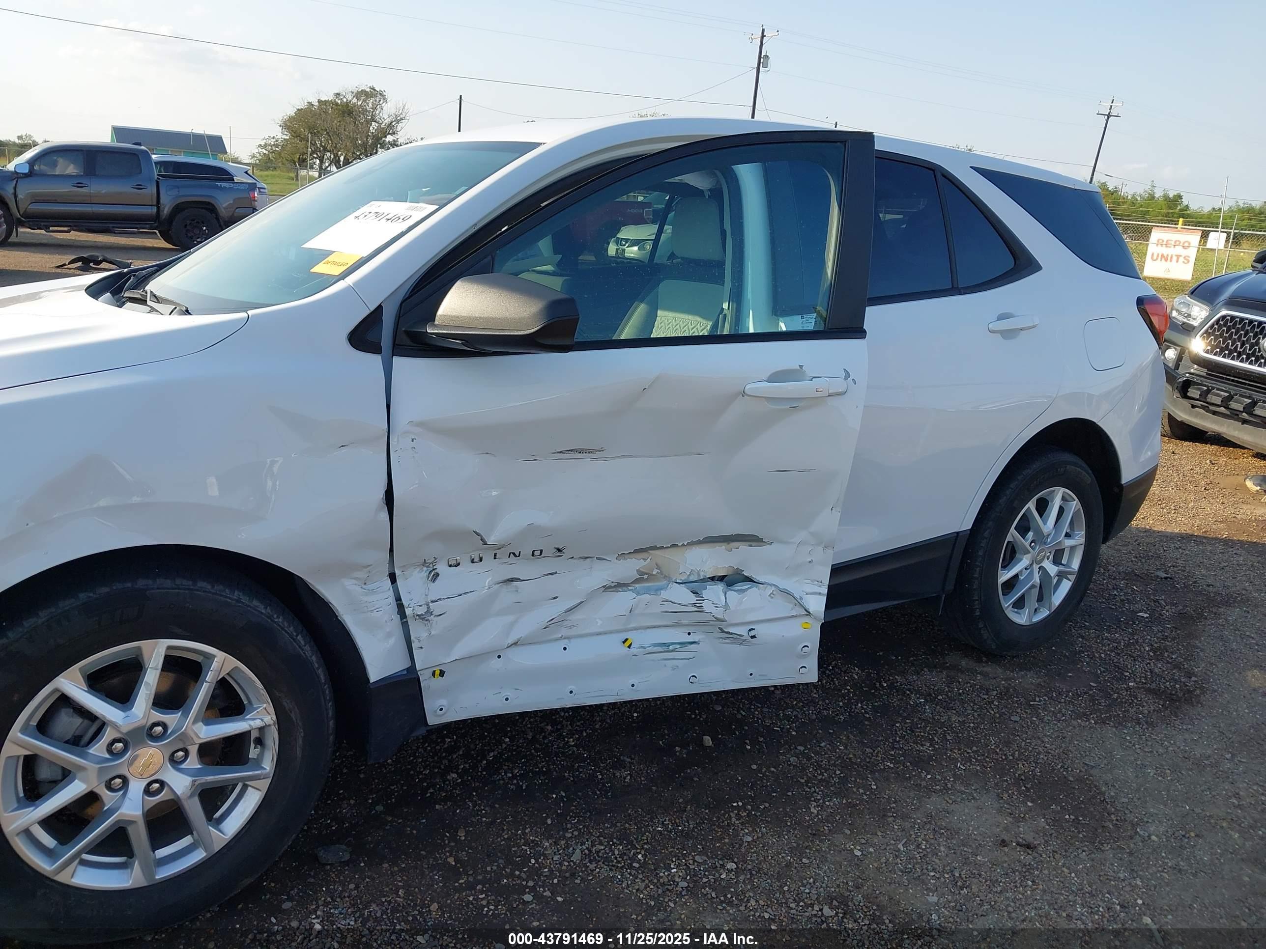 CHEVROLET EQUINOX image 6