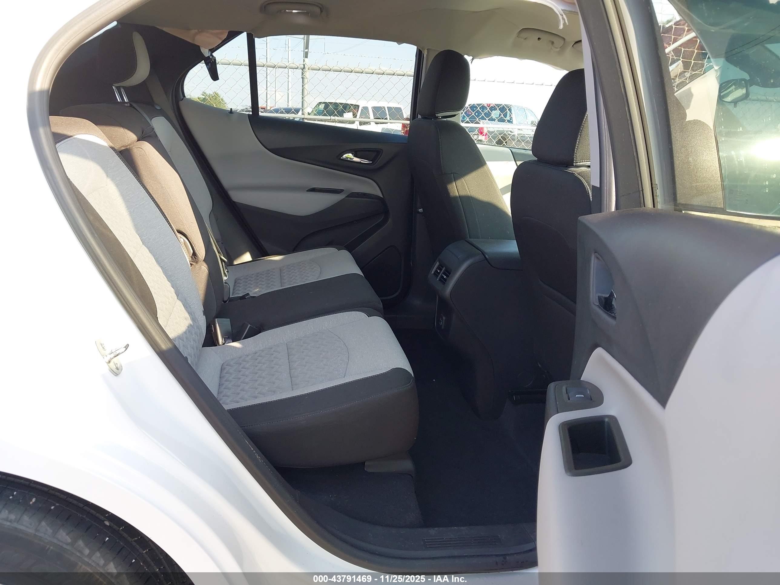 CHEVROLET EQUINOX image 8