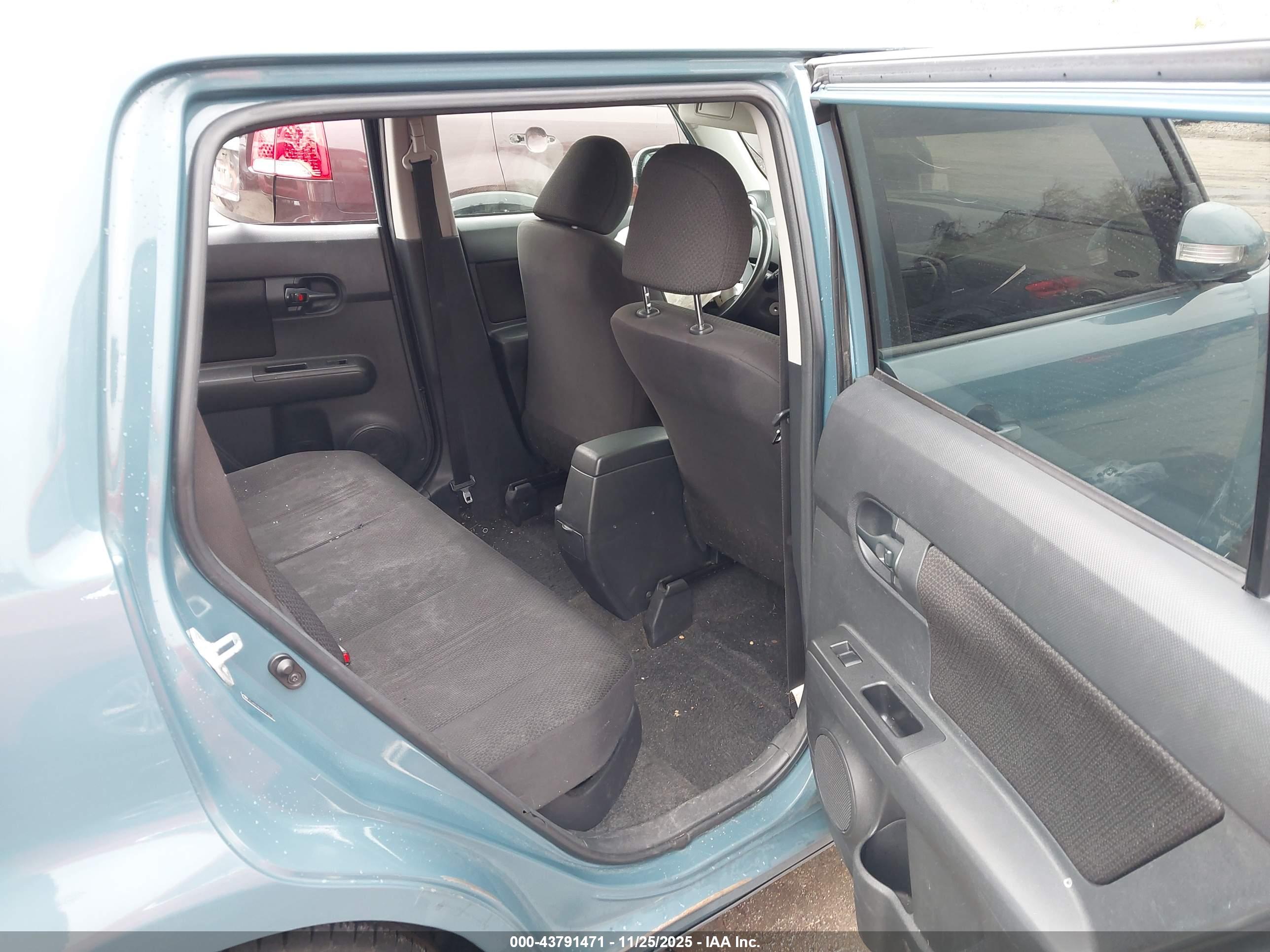 SCION XB image 8