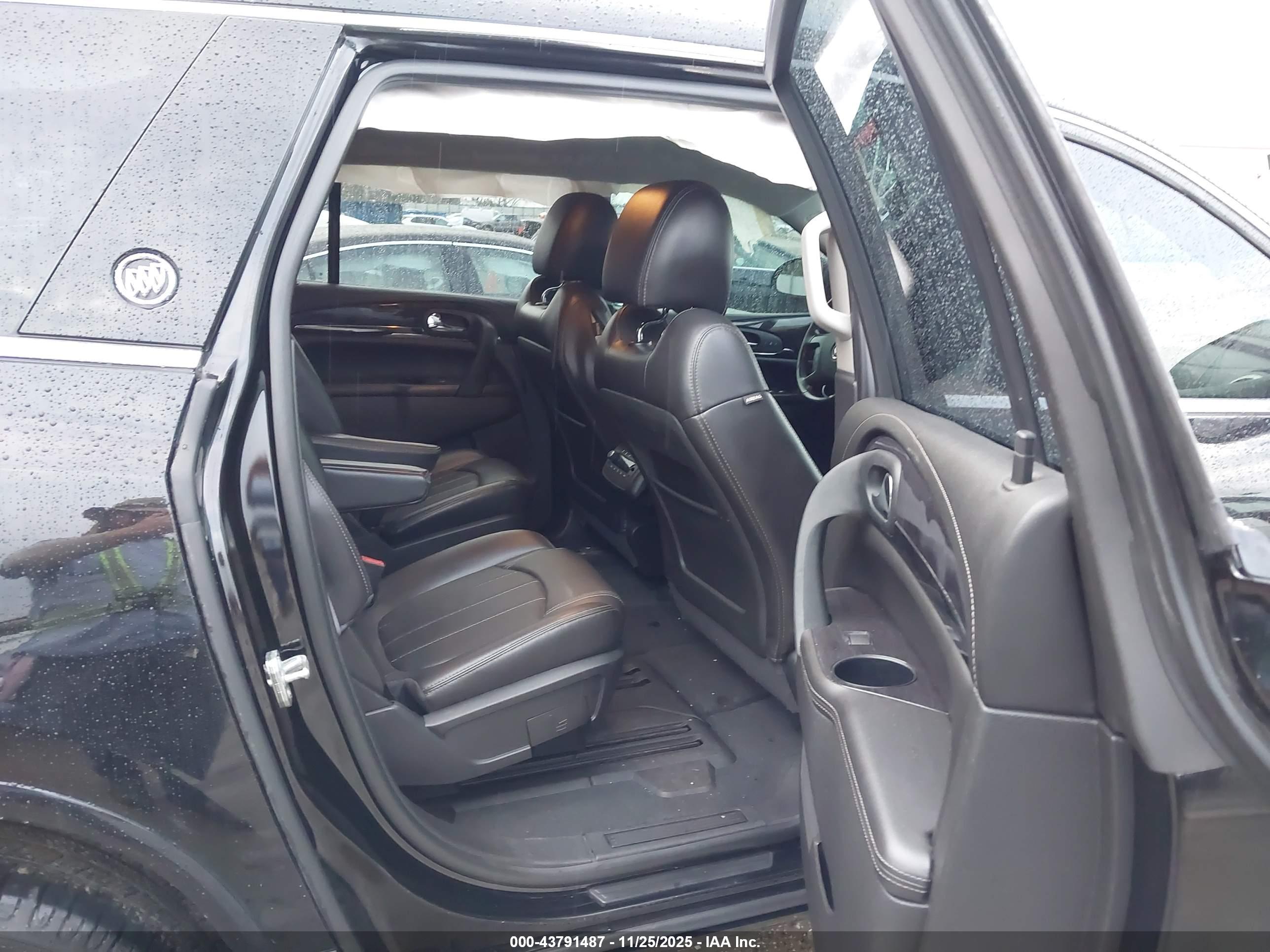 BUICK ENCLAVE image 8