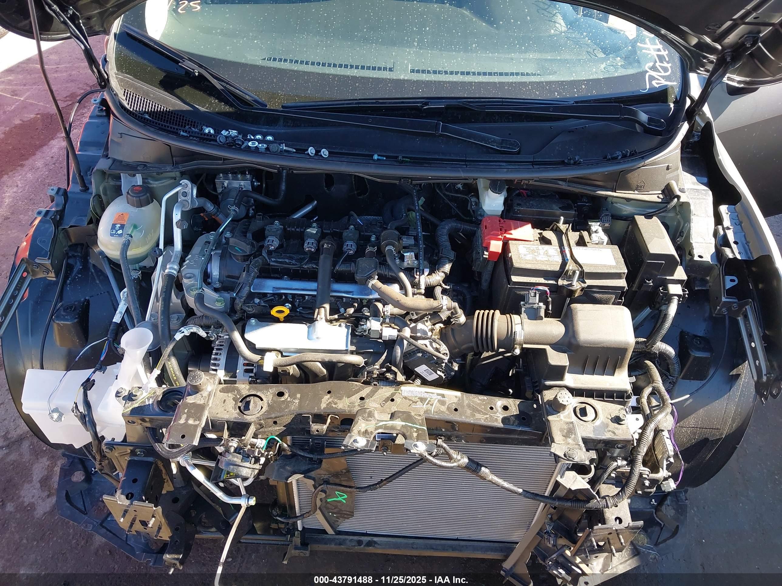 NISSAN VERSA image 10