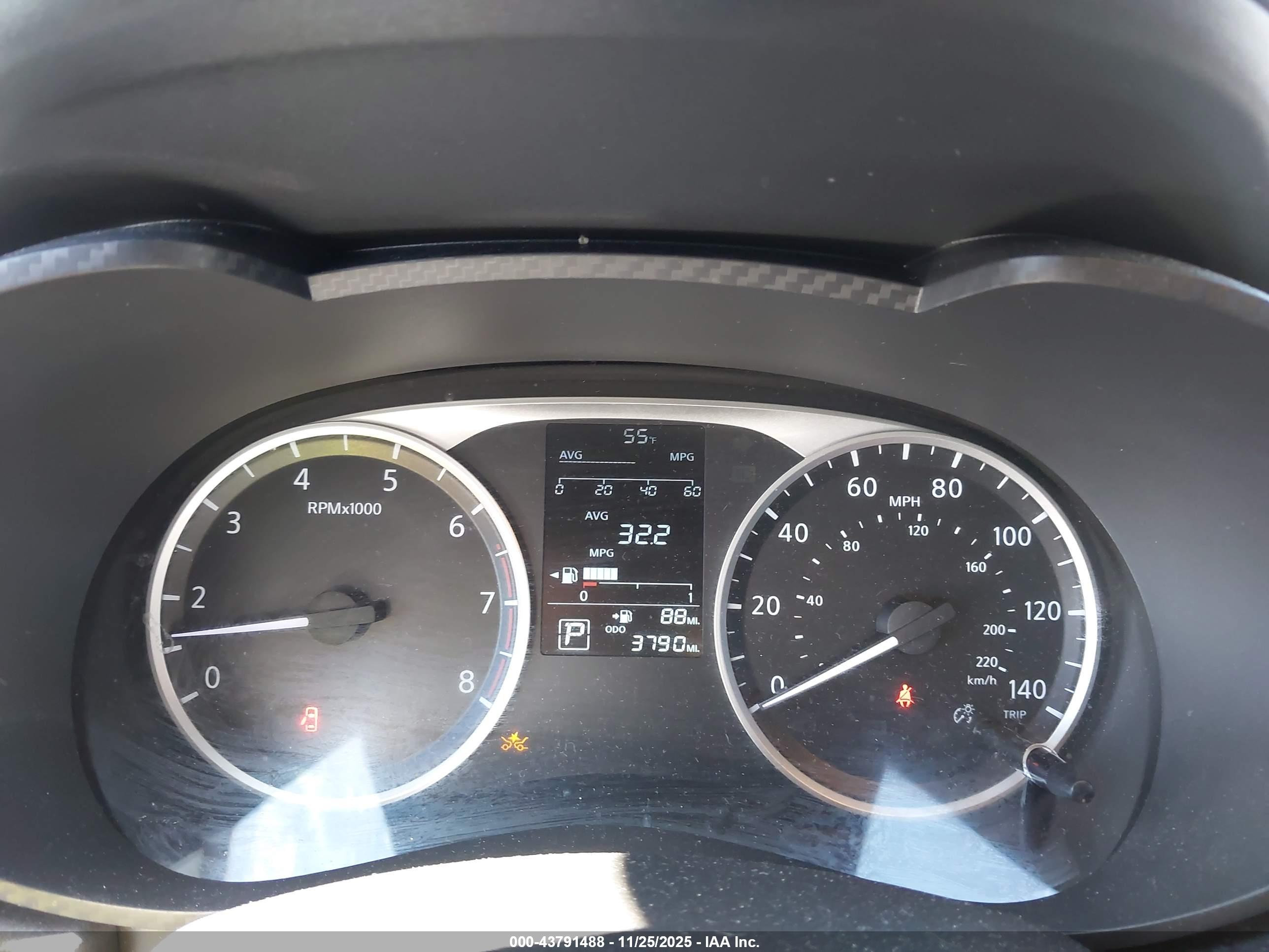 NISSAN VERSA image 7