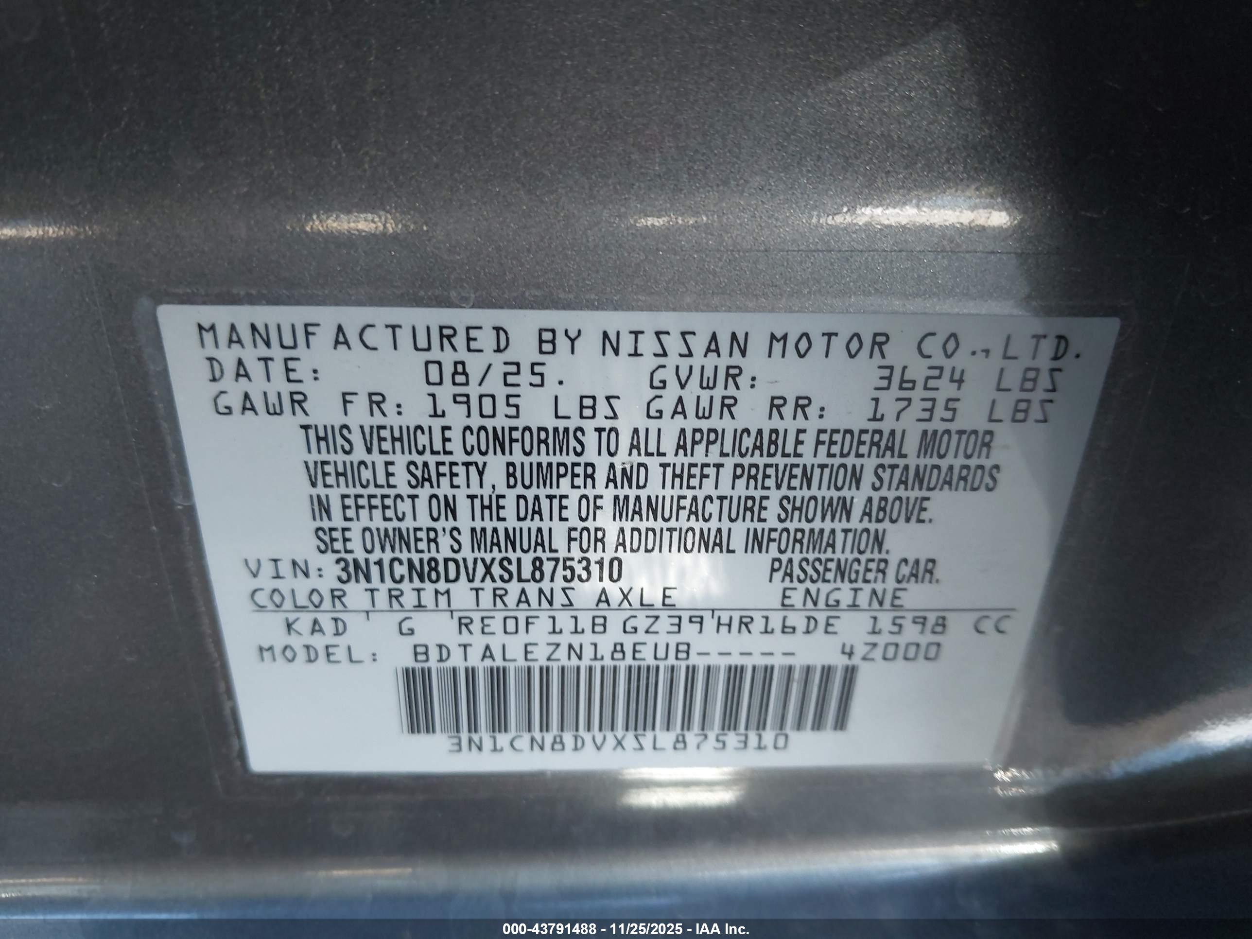 NISSAN VERSA image 9