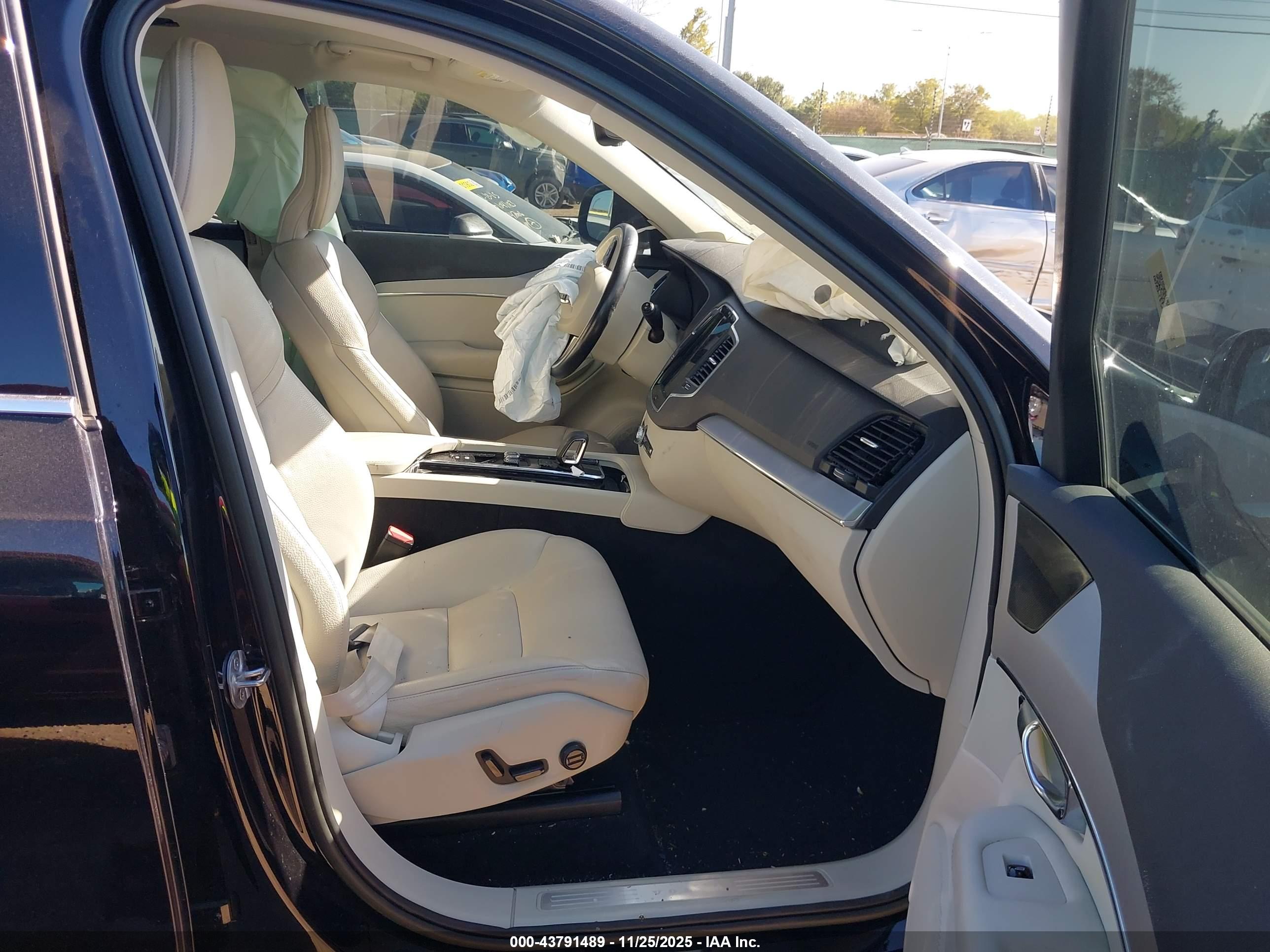 VOLVO XC90 image 5
