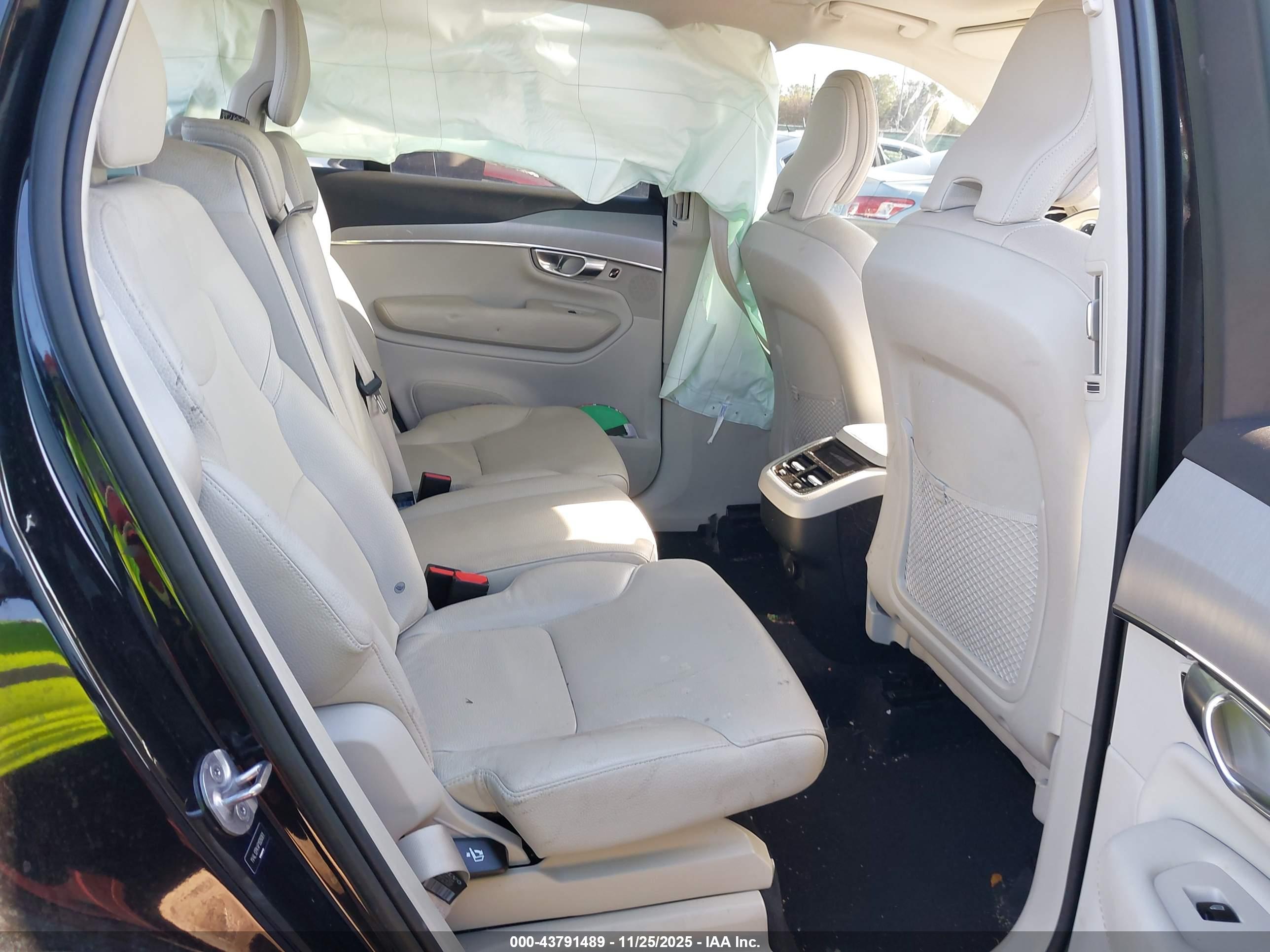 VOLVO XC90 image 8
