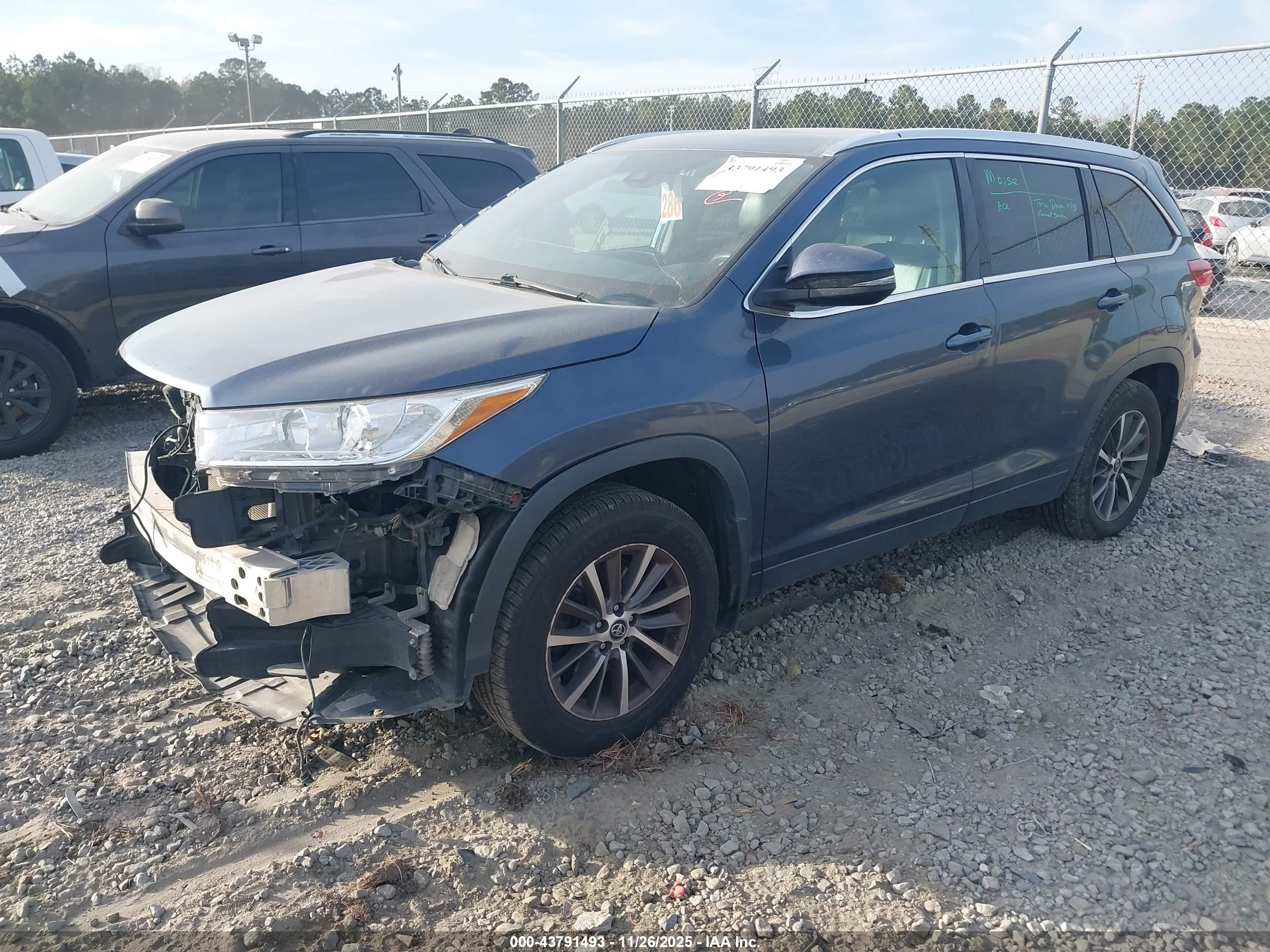 TOYOTA HIGHLANDER image 2