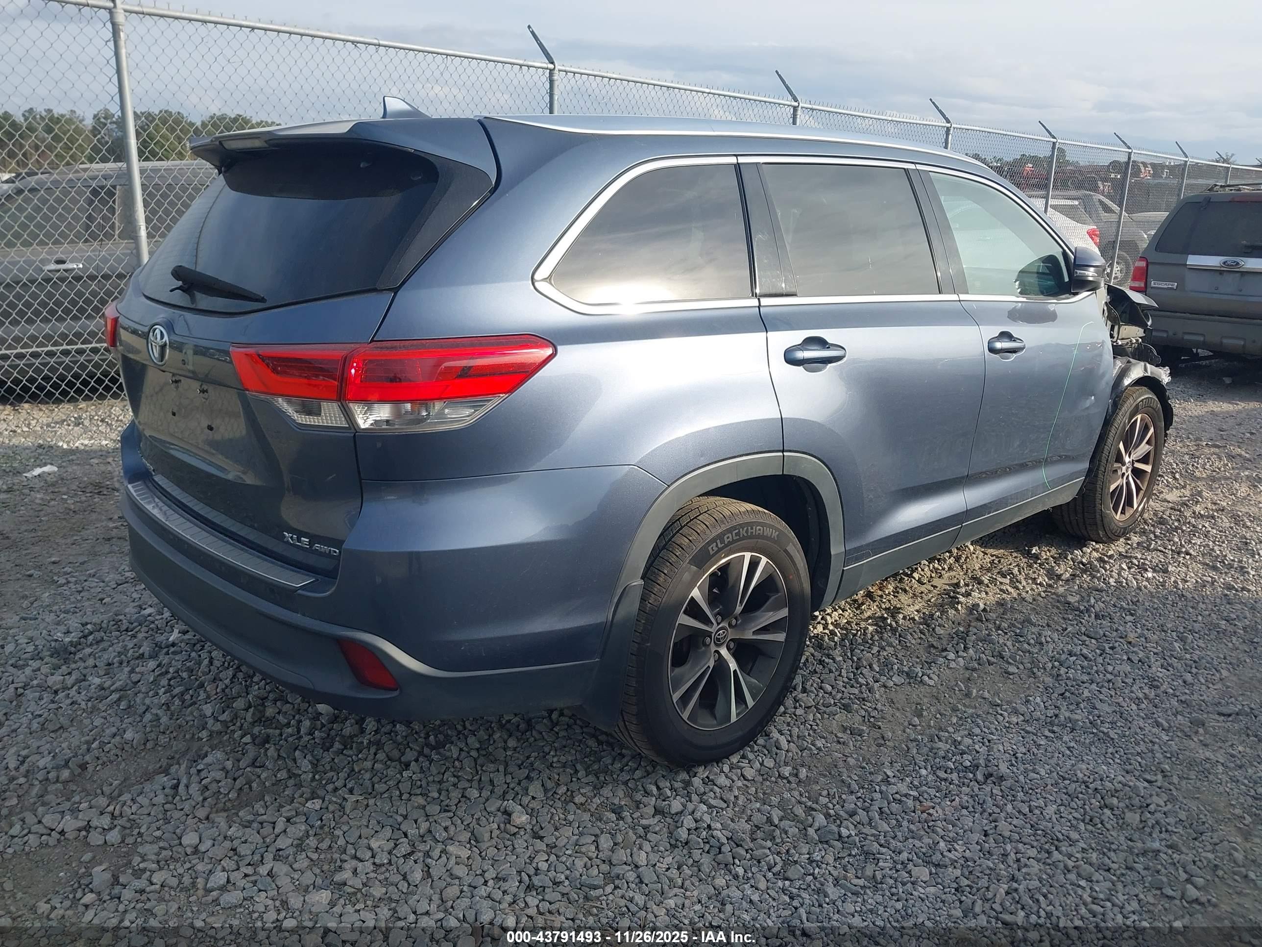 TOYOTA HIGHLANDER image 4
