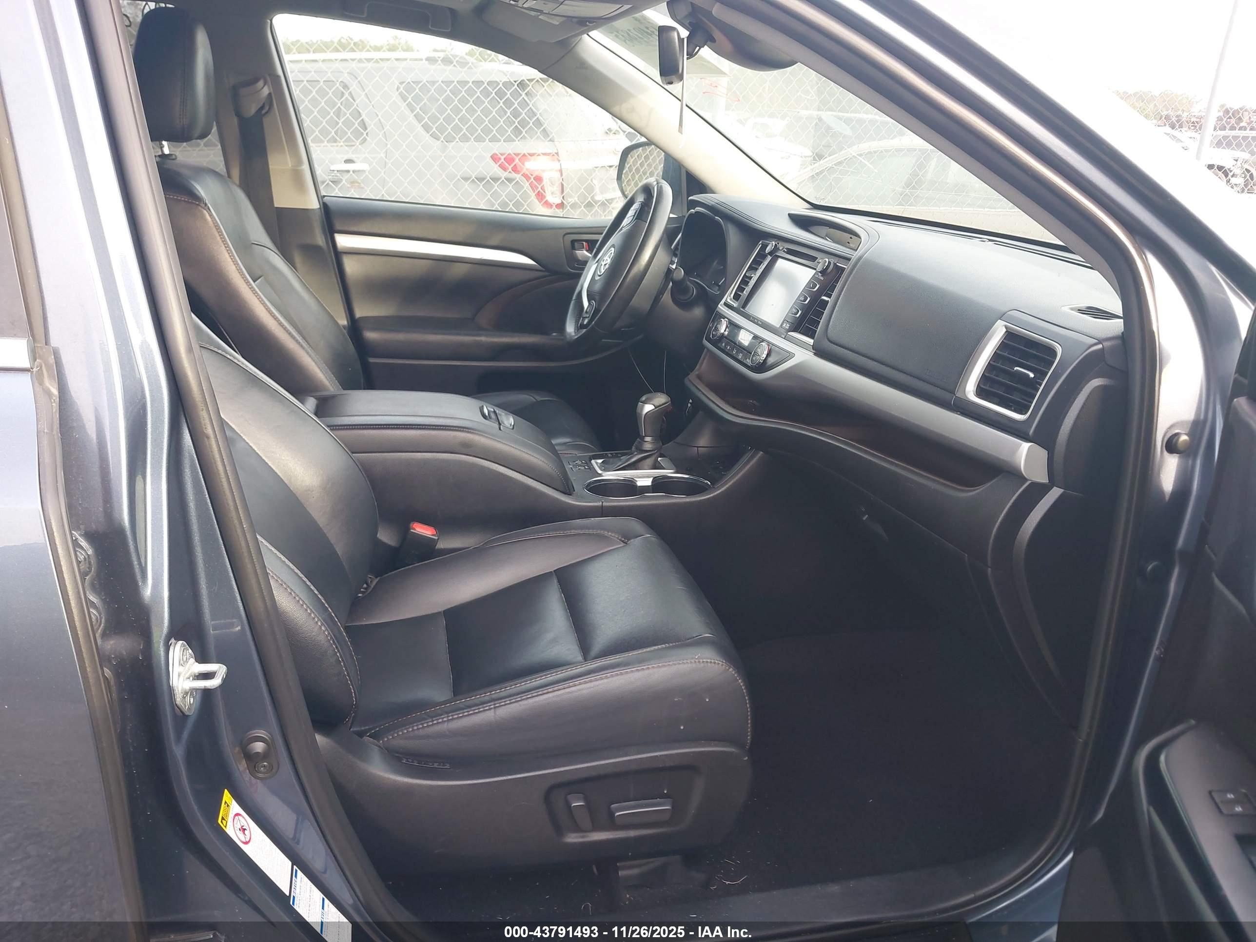 TOYOTA HIGHLANDER image 5