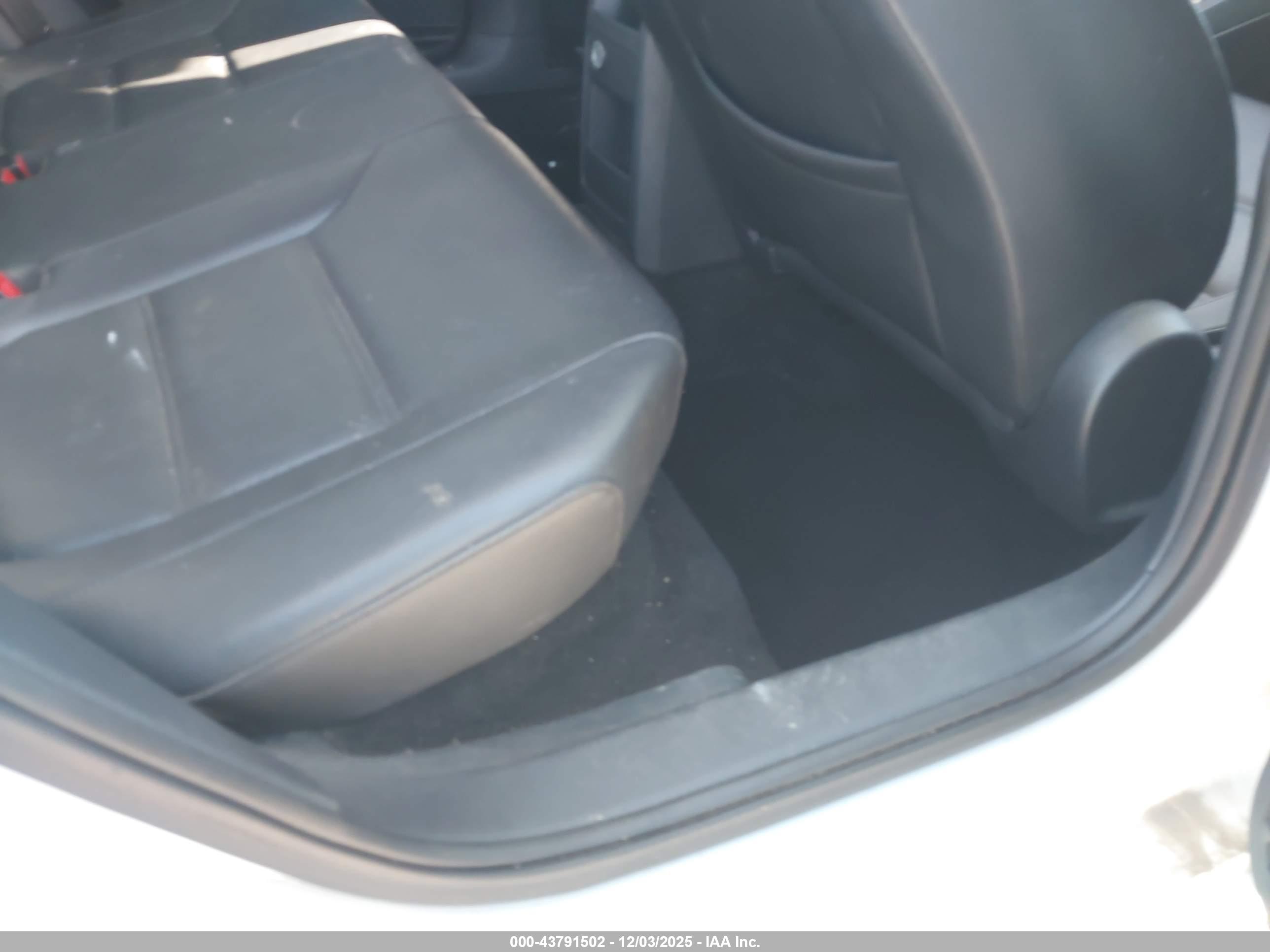 VOLKSWAGEN JETTA image 8