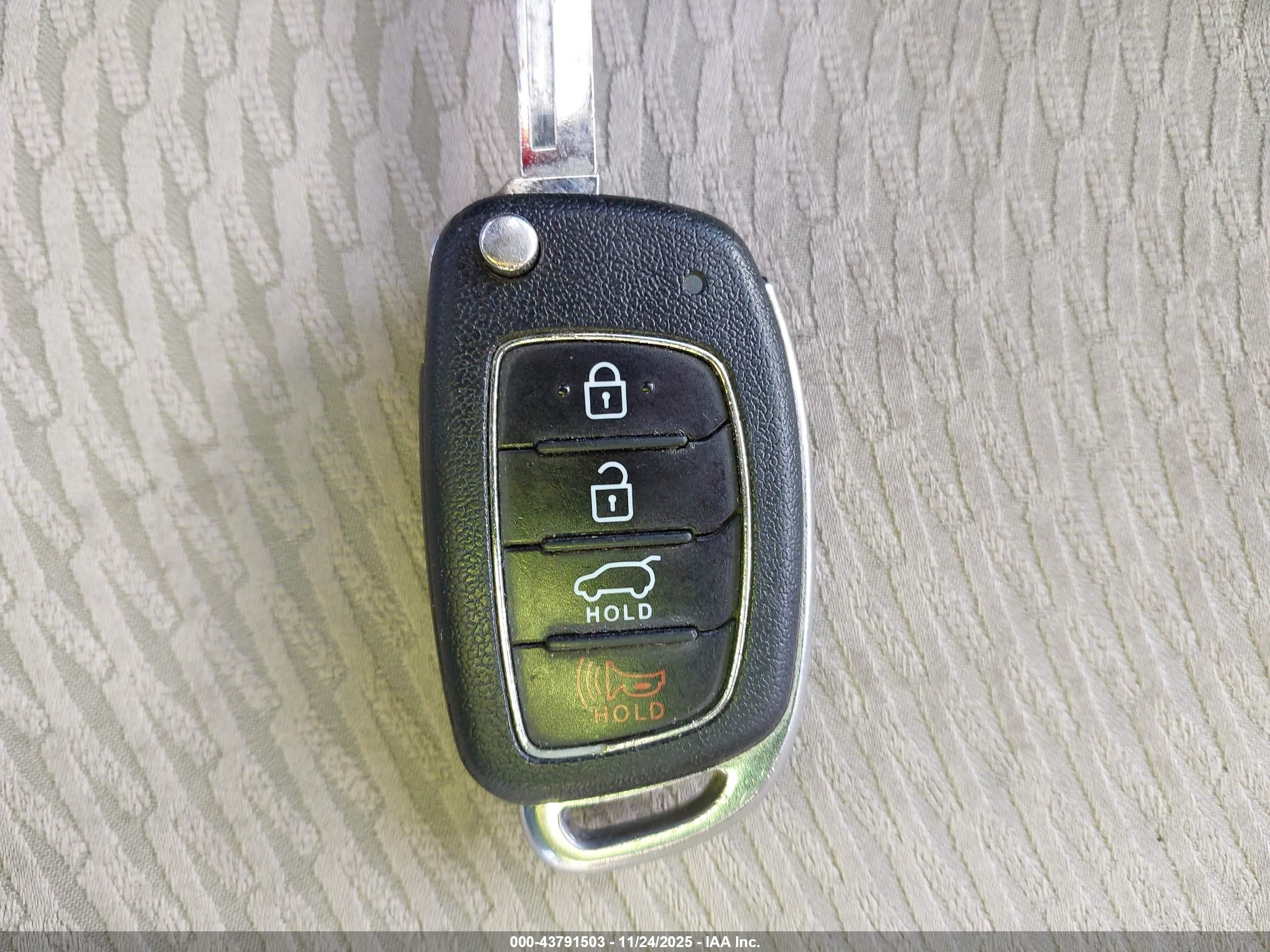HYUNDAI SANTA image 11