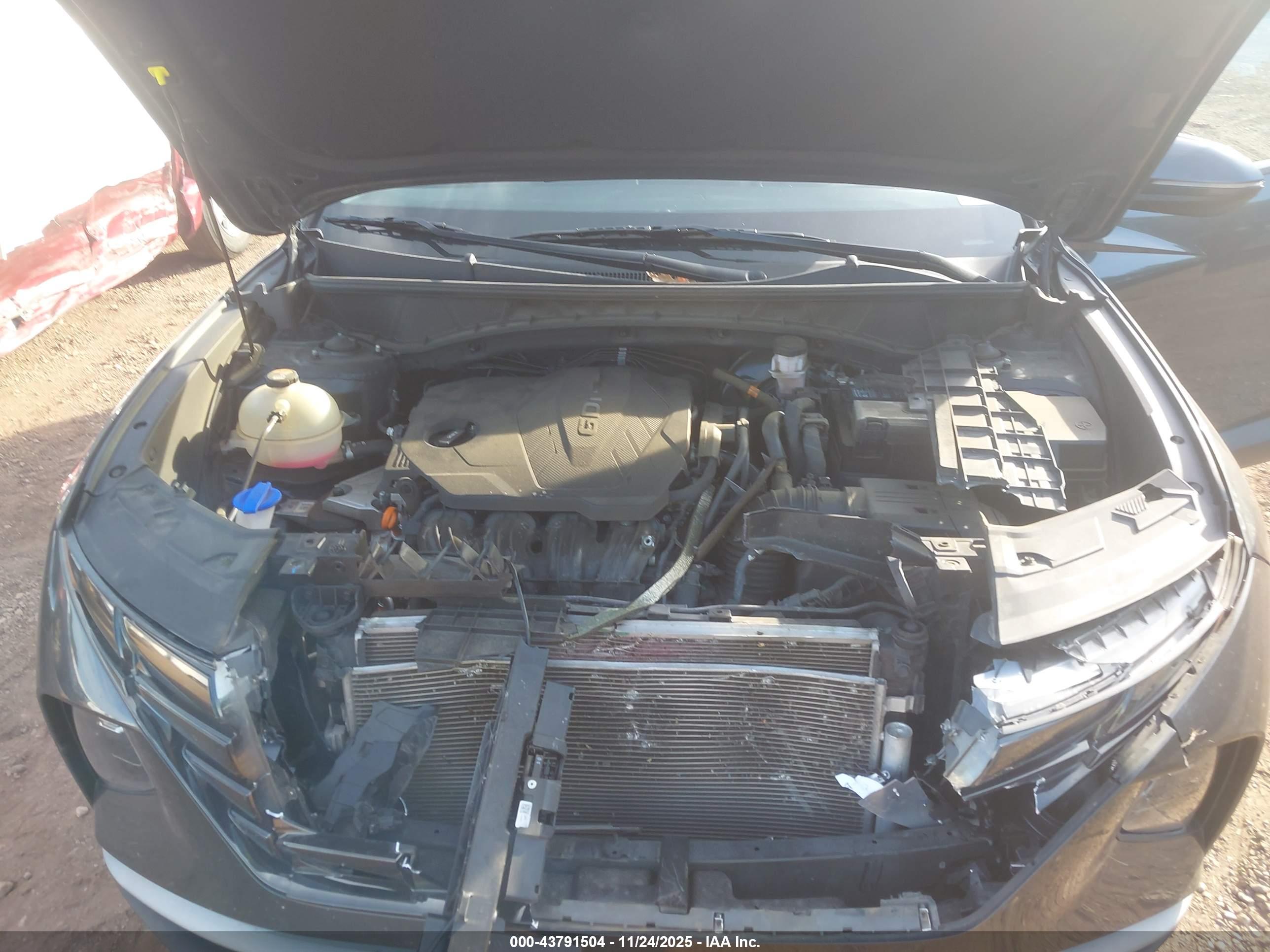 HYUNDAI TUCSON image 10