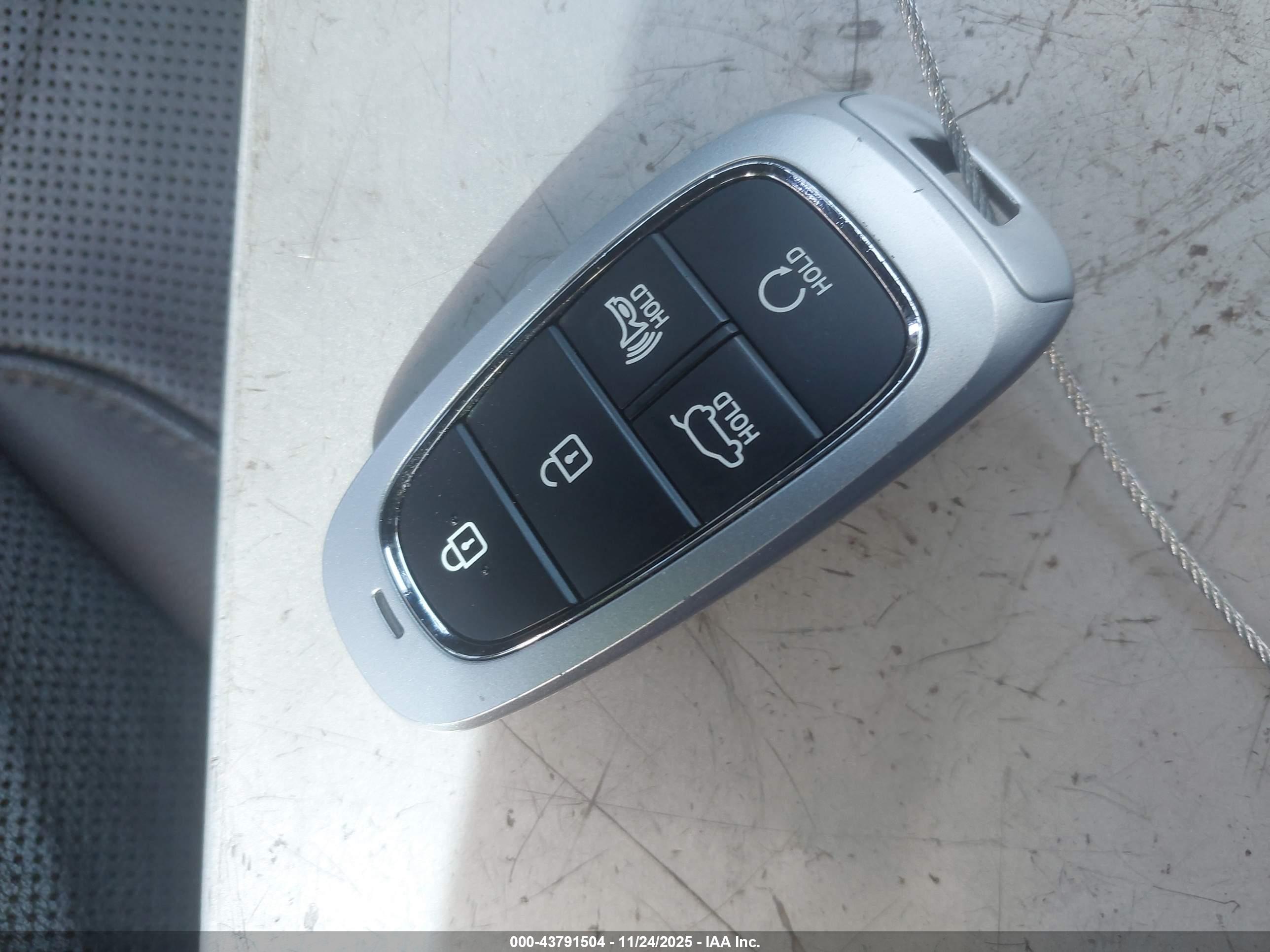 HYUNDAI TUCSON image 11