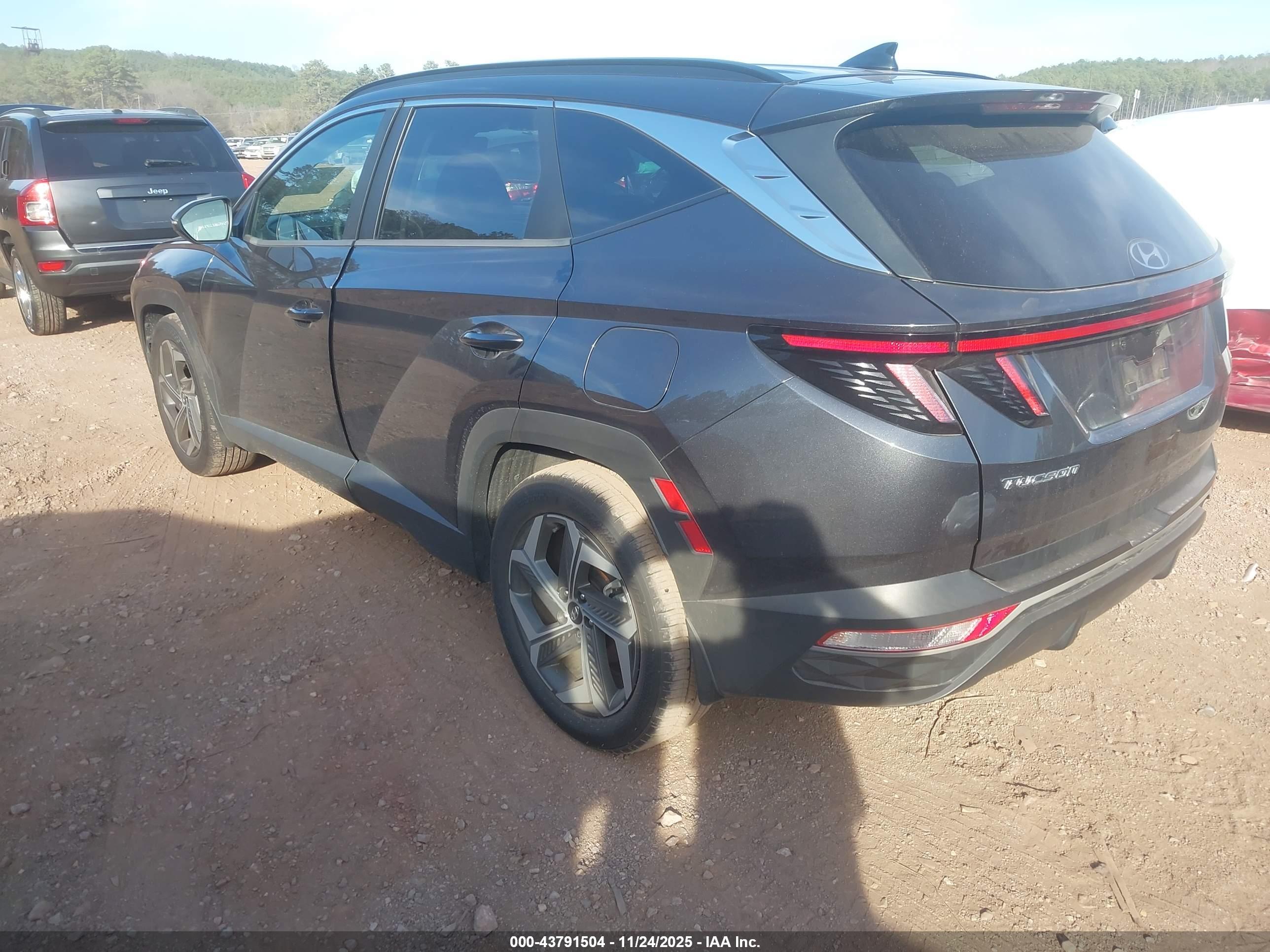 HYUNDAI TUCSON image 3