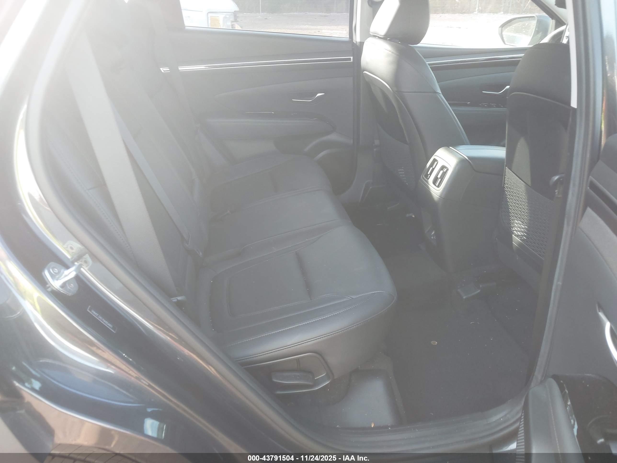 HYUNDAI TUCSON image 8