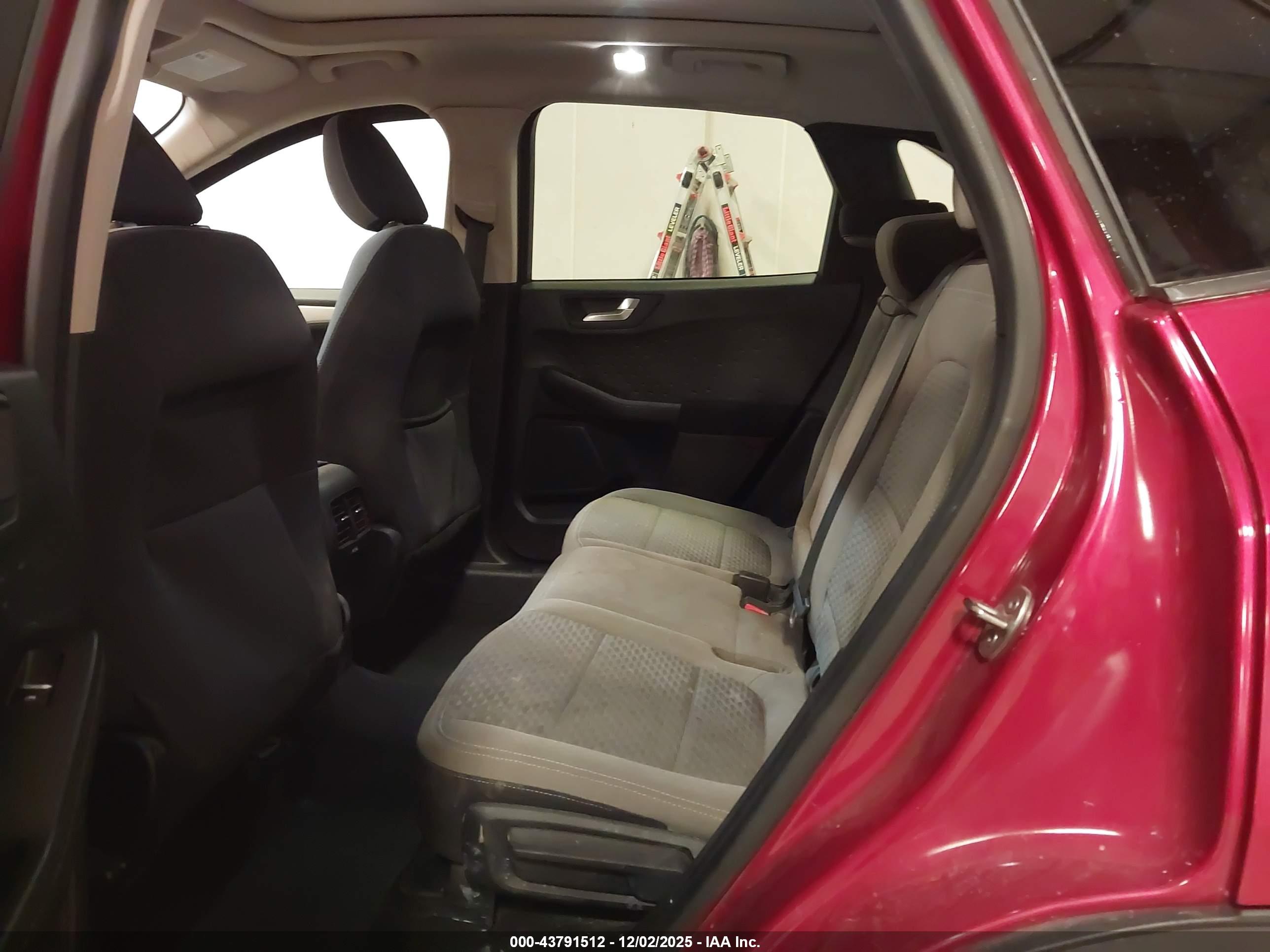 FORD ESCAPE image 8