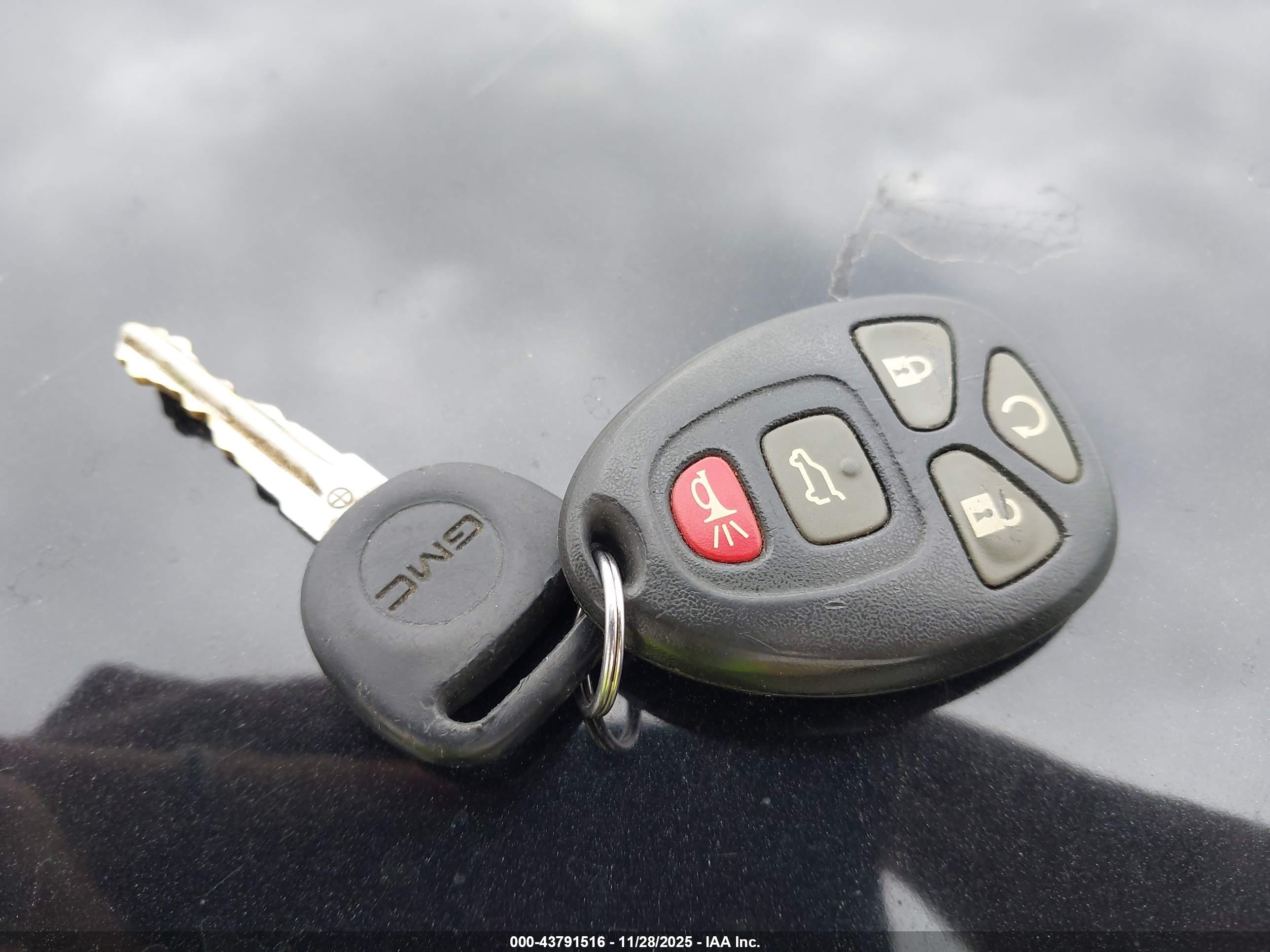 GMC YUKON image 11