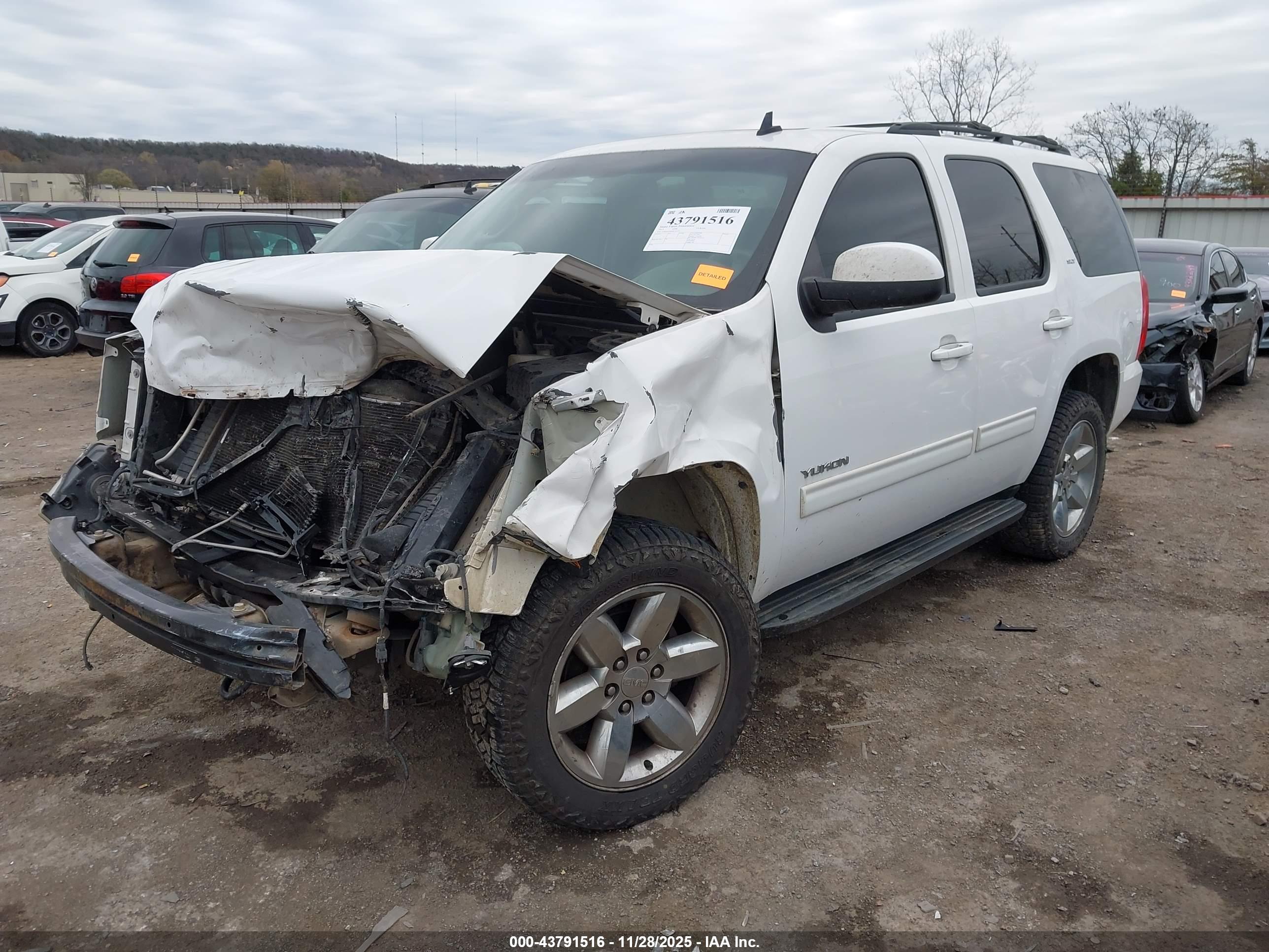 GMC YUKON image 2