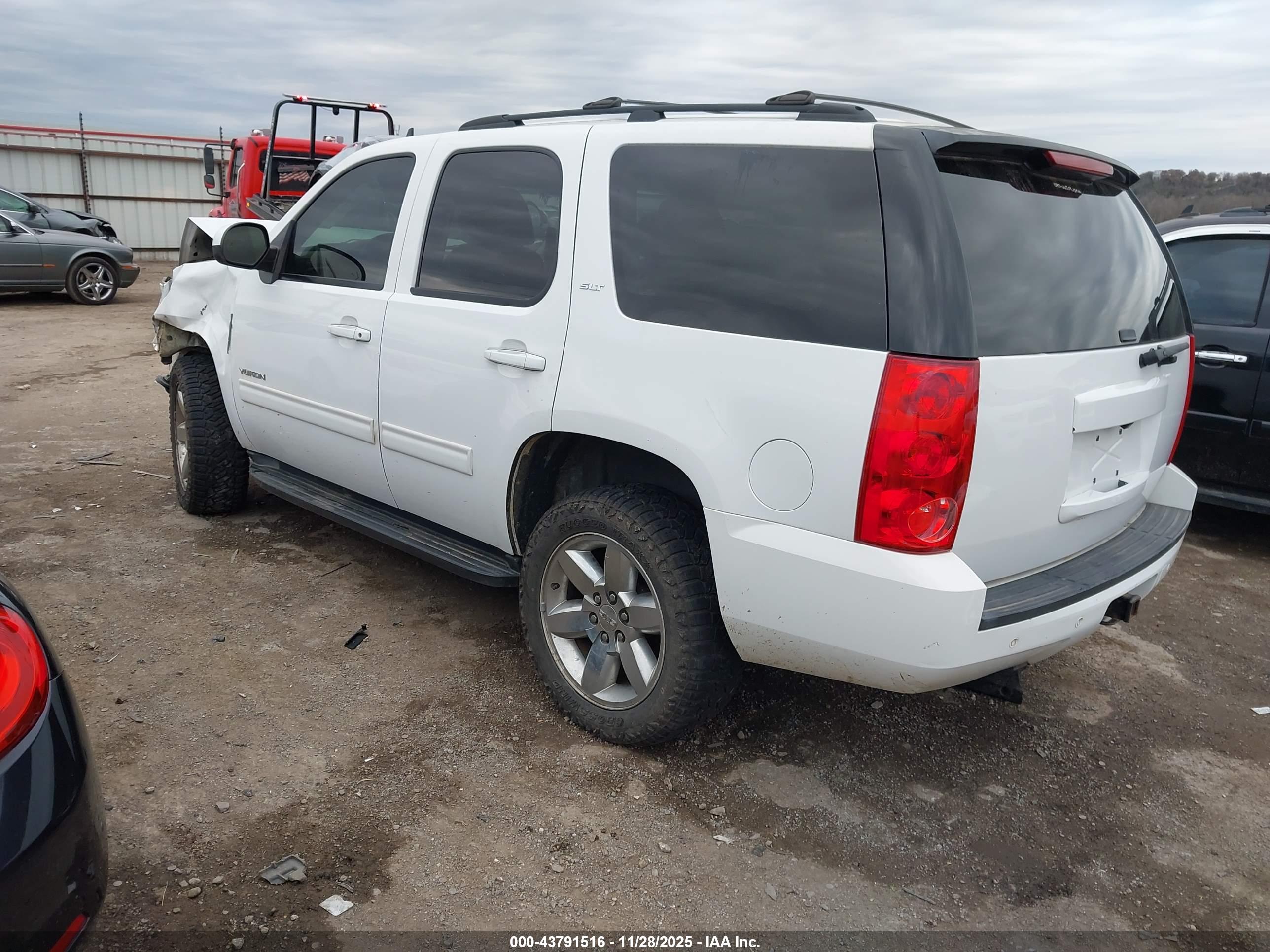 GMC YUKON image 3