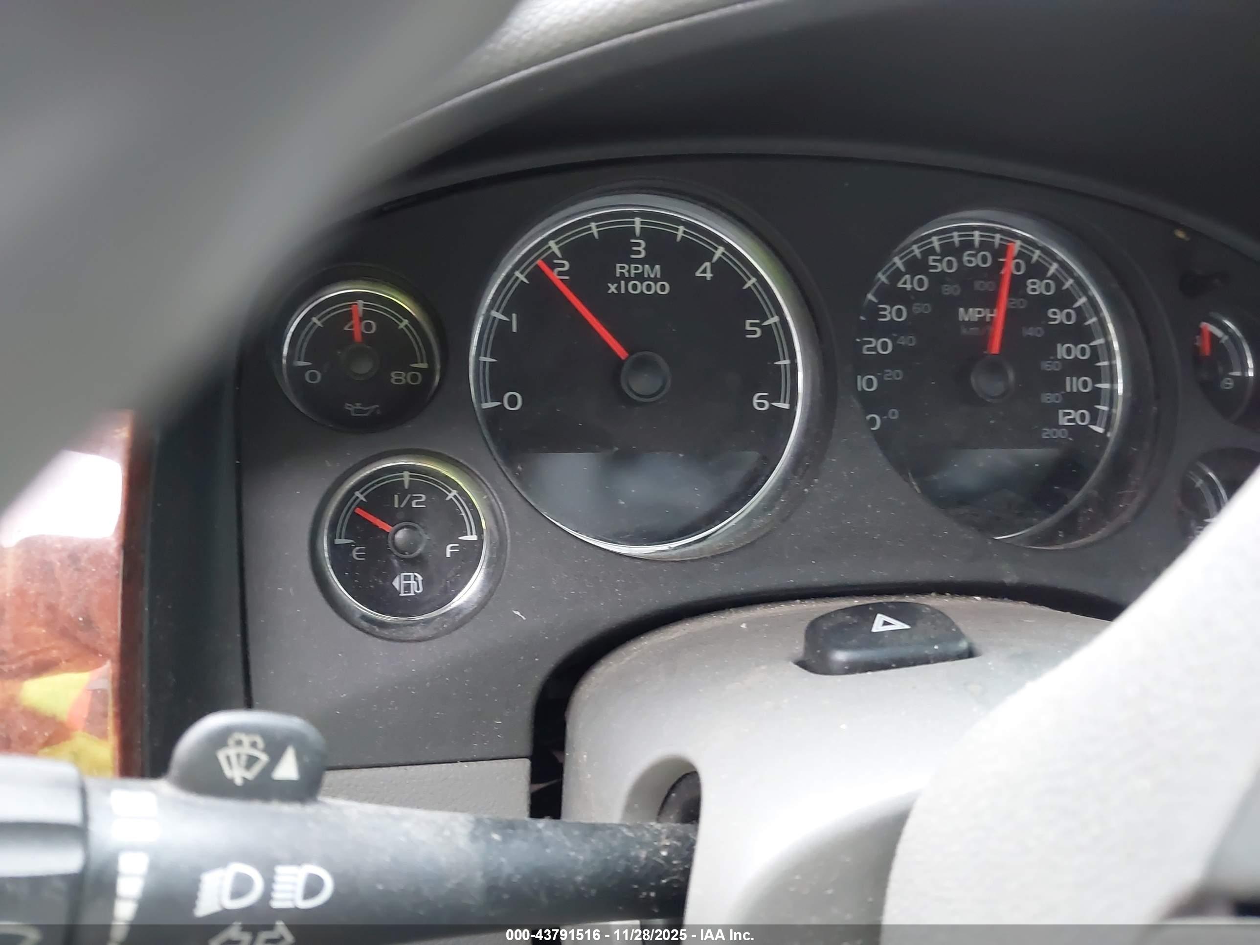 GMC YUKON image 7