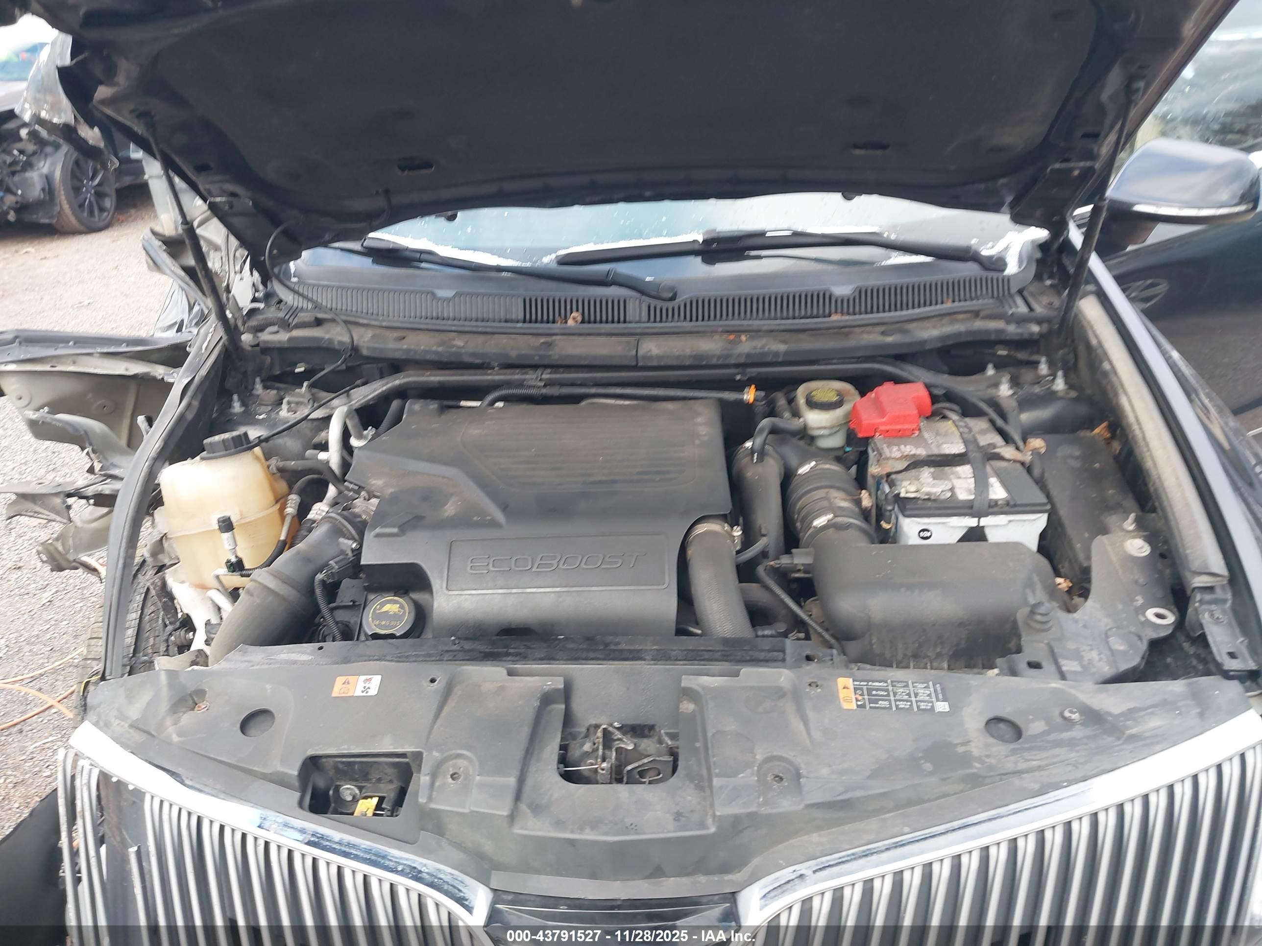 LINCOLN MKT image 10