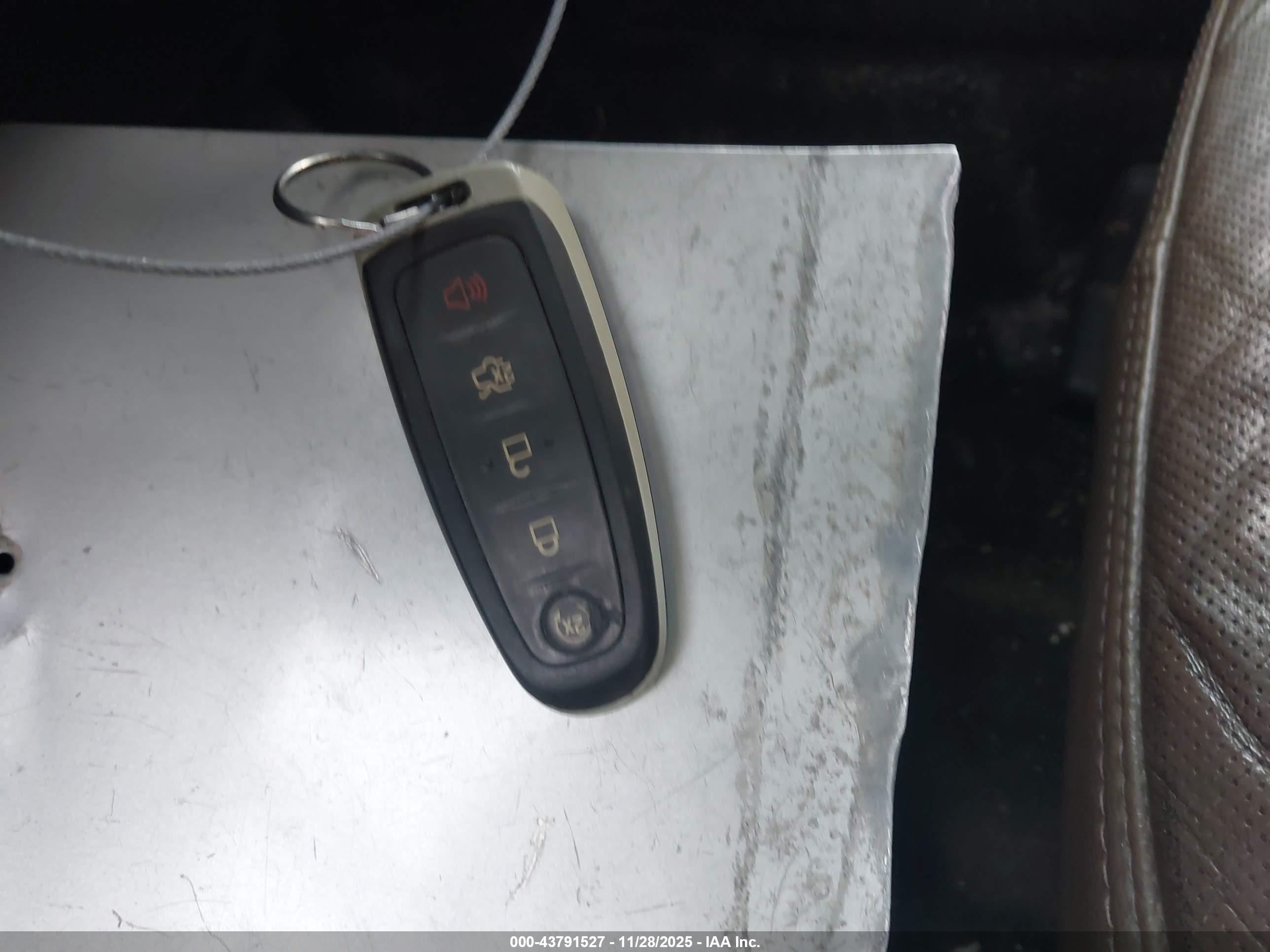 LINCOLN MKT image 11