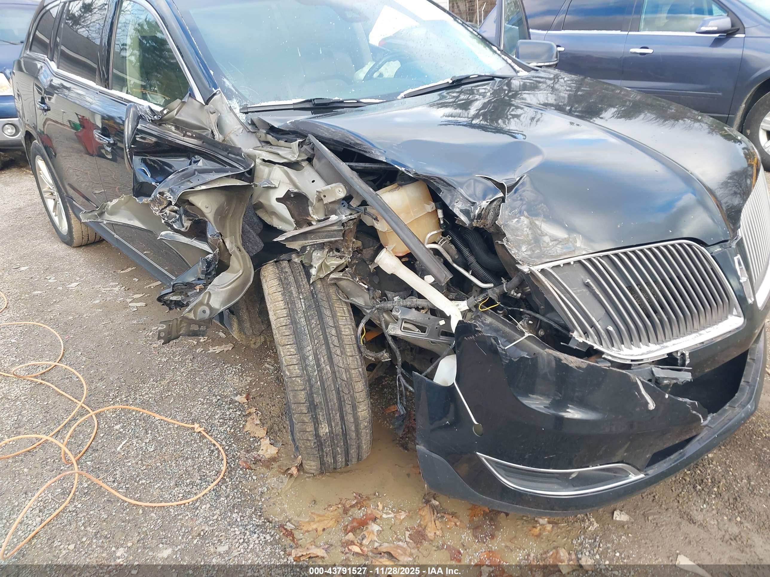 LINCOLN MKT image 6