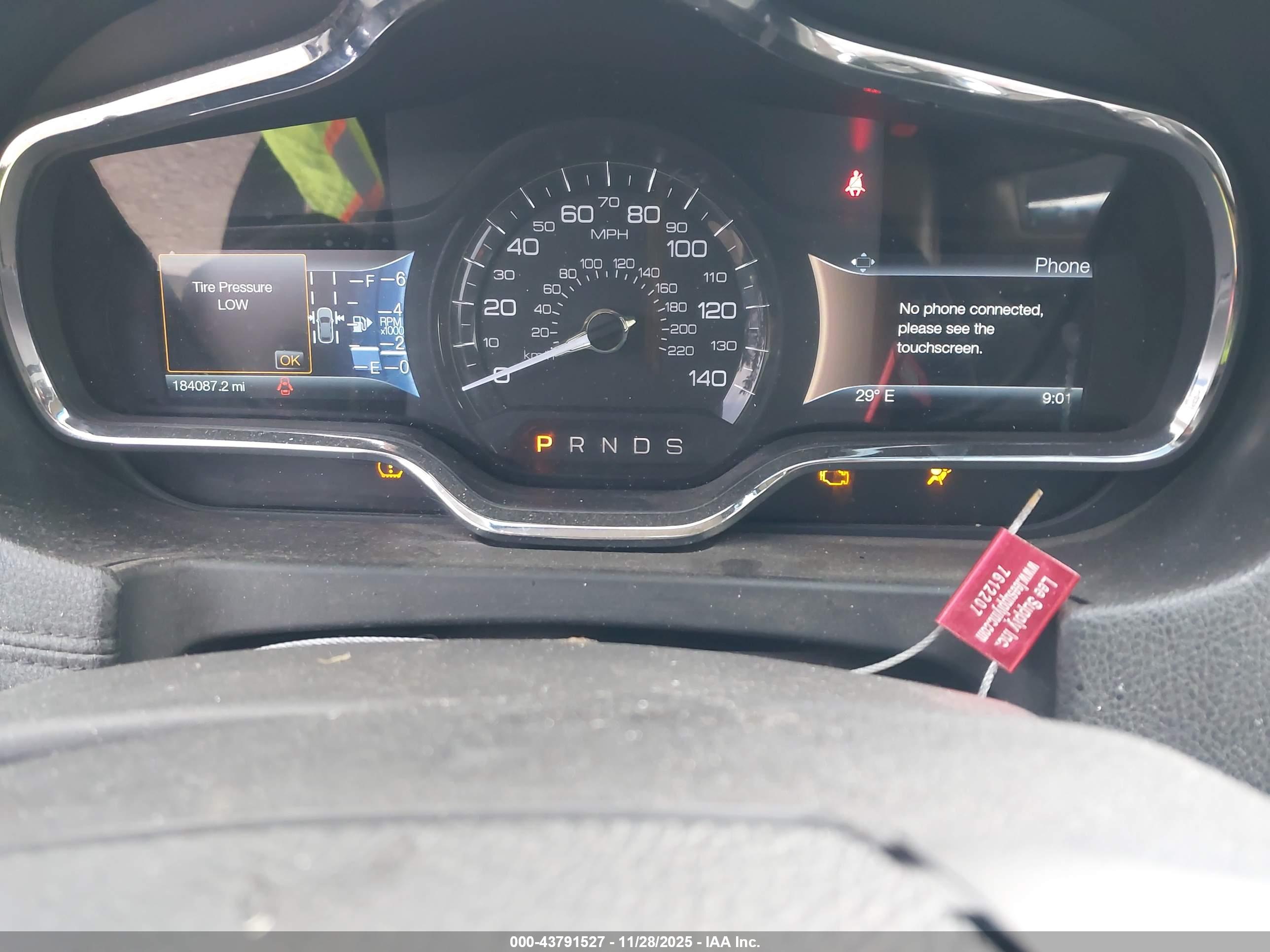 LINCOLN MKT image 7