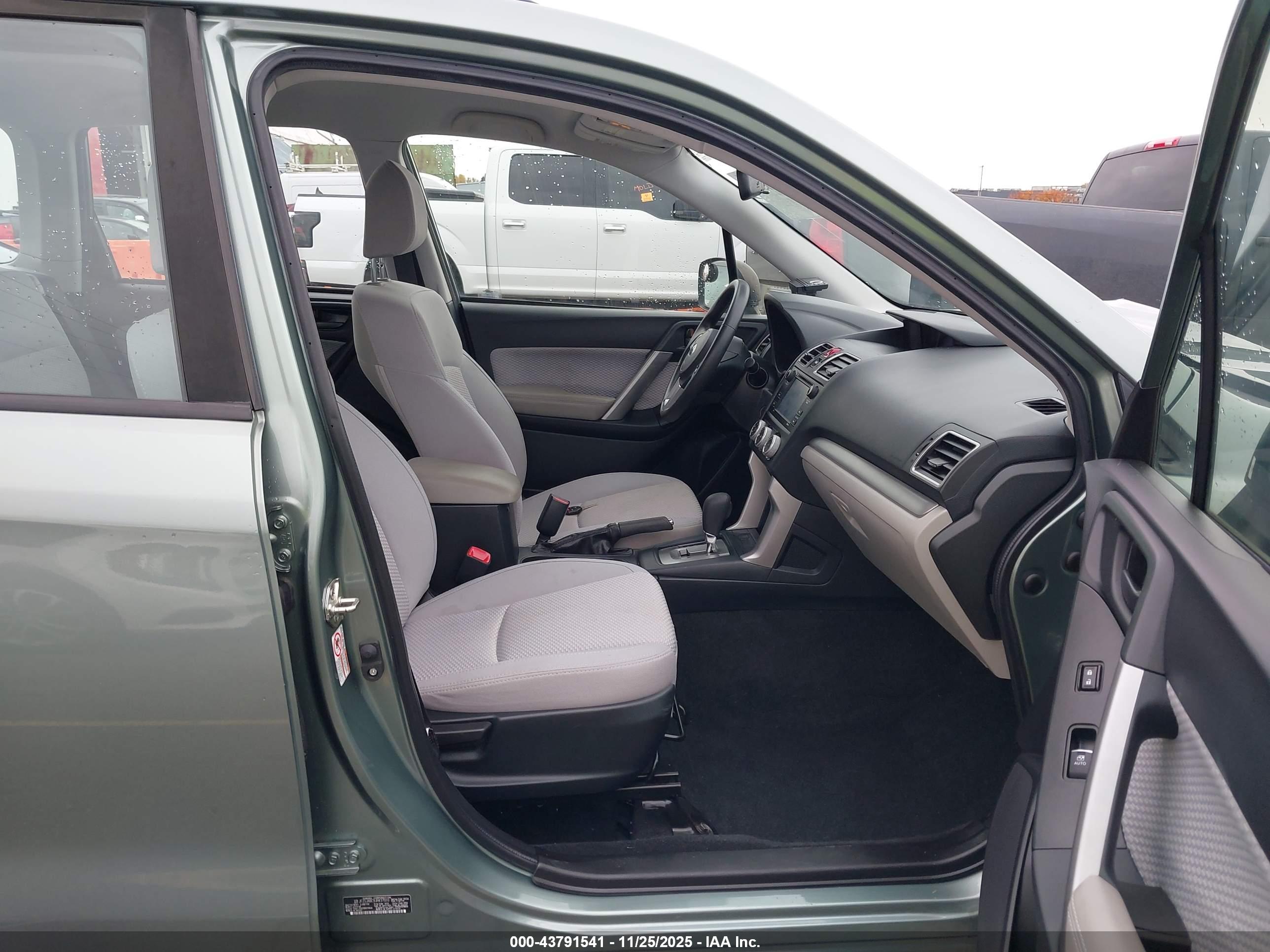 SUBARU FORESTER image 5