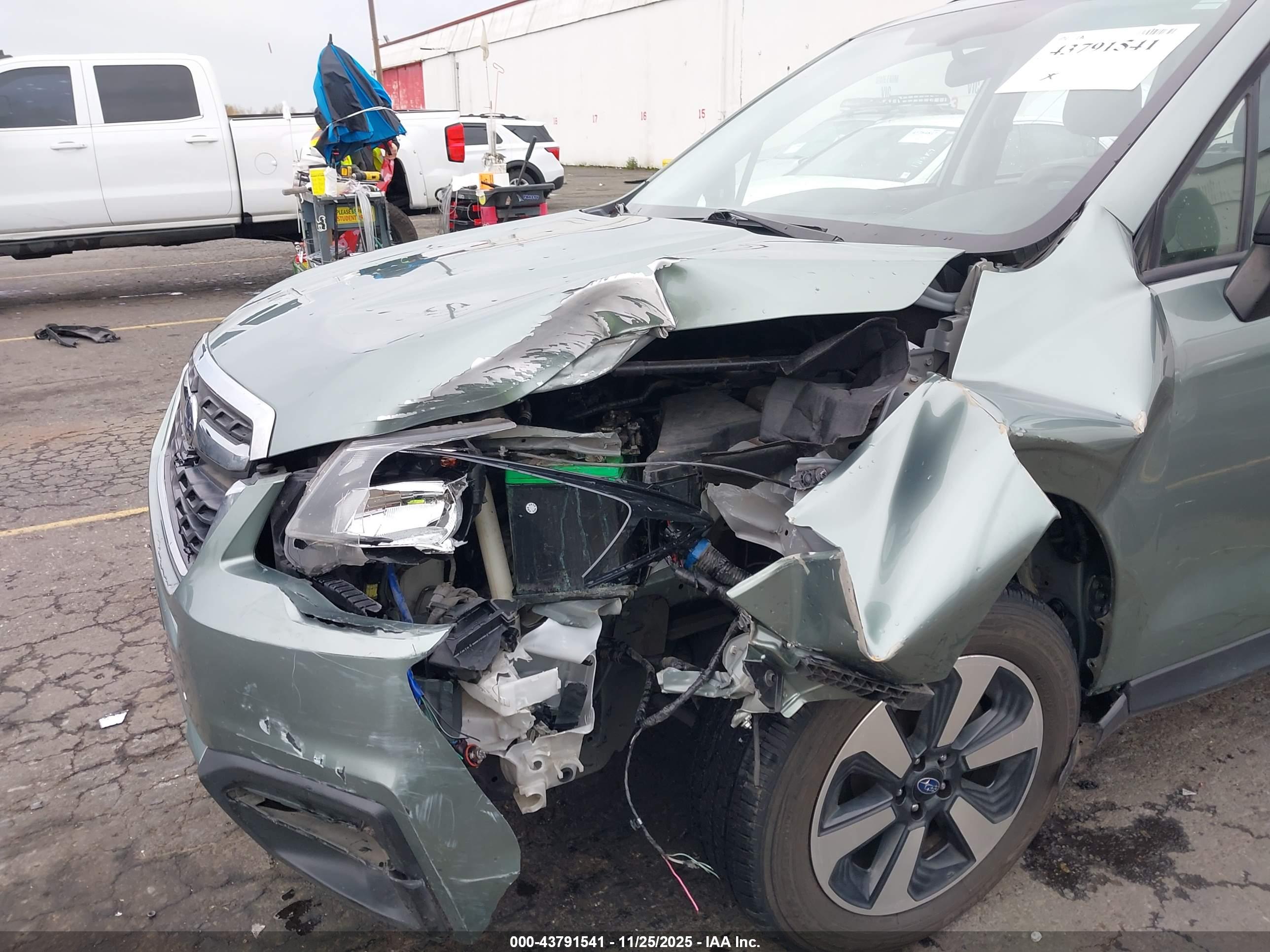 SUBARU FORESTER image 6