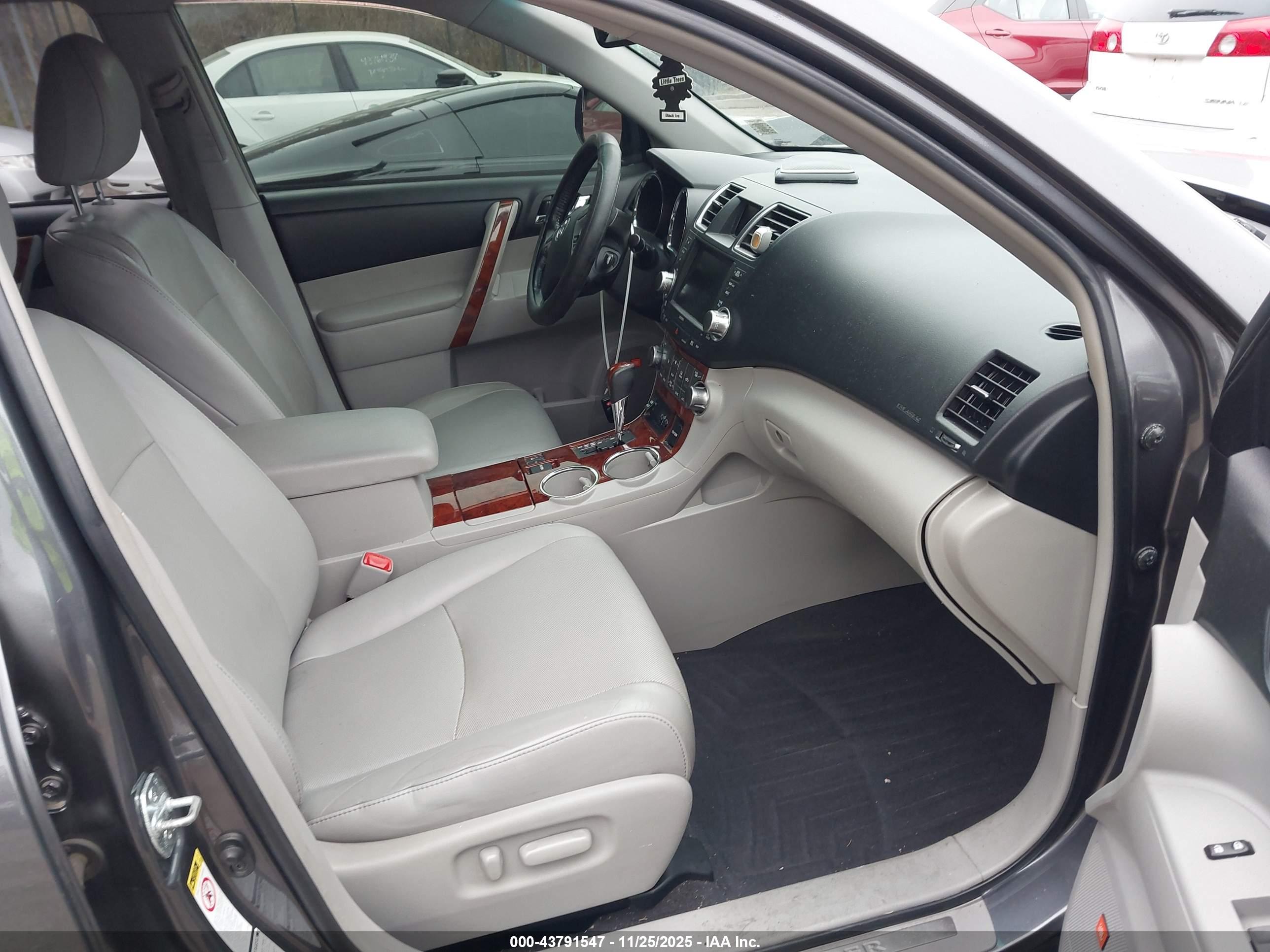 TOYOTA HIGHLANDER image 5