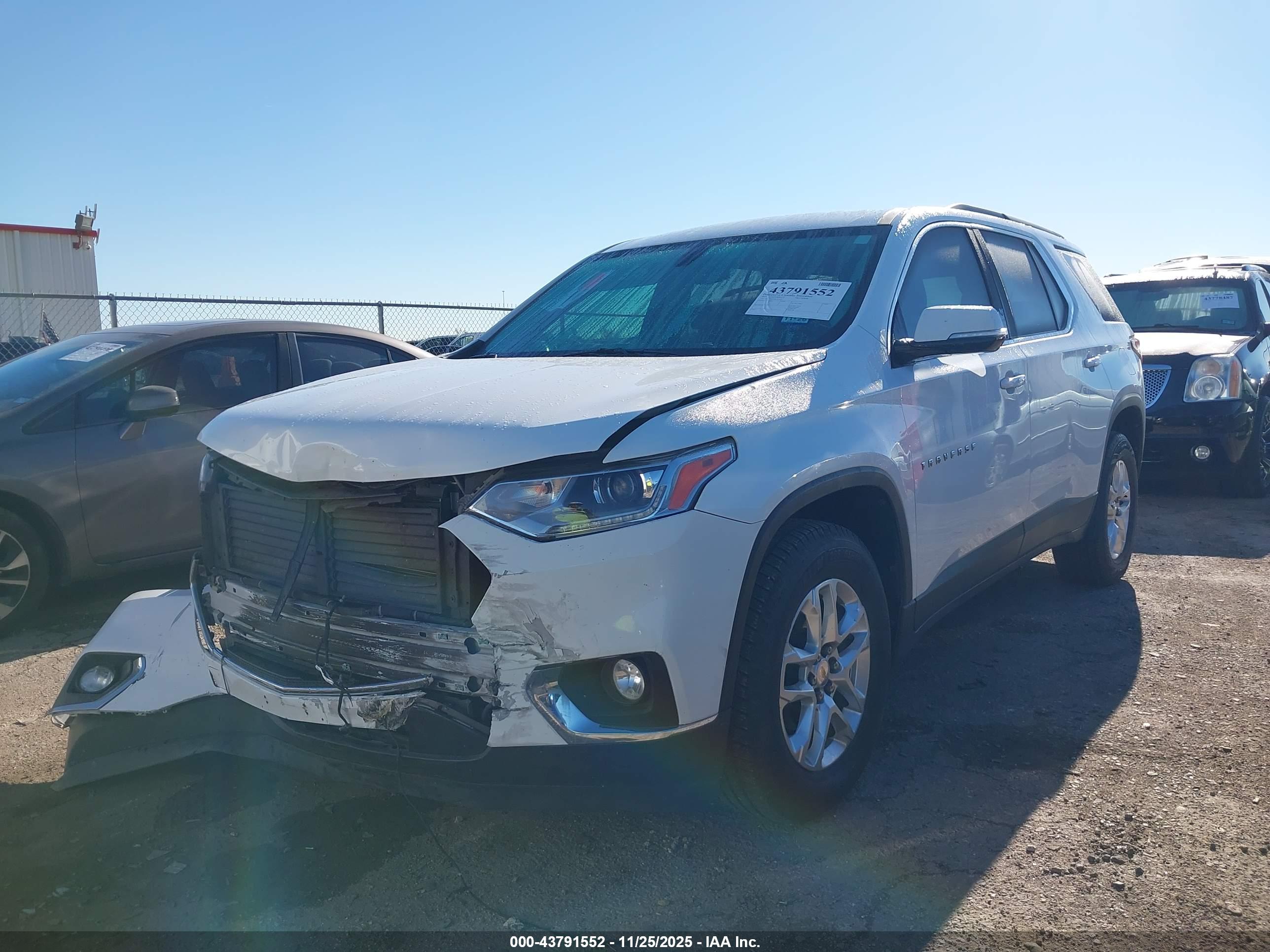 CHEVROLET TRAVERSE image 2