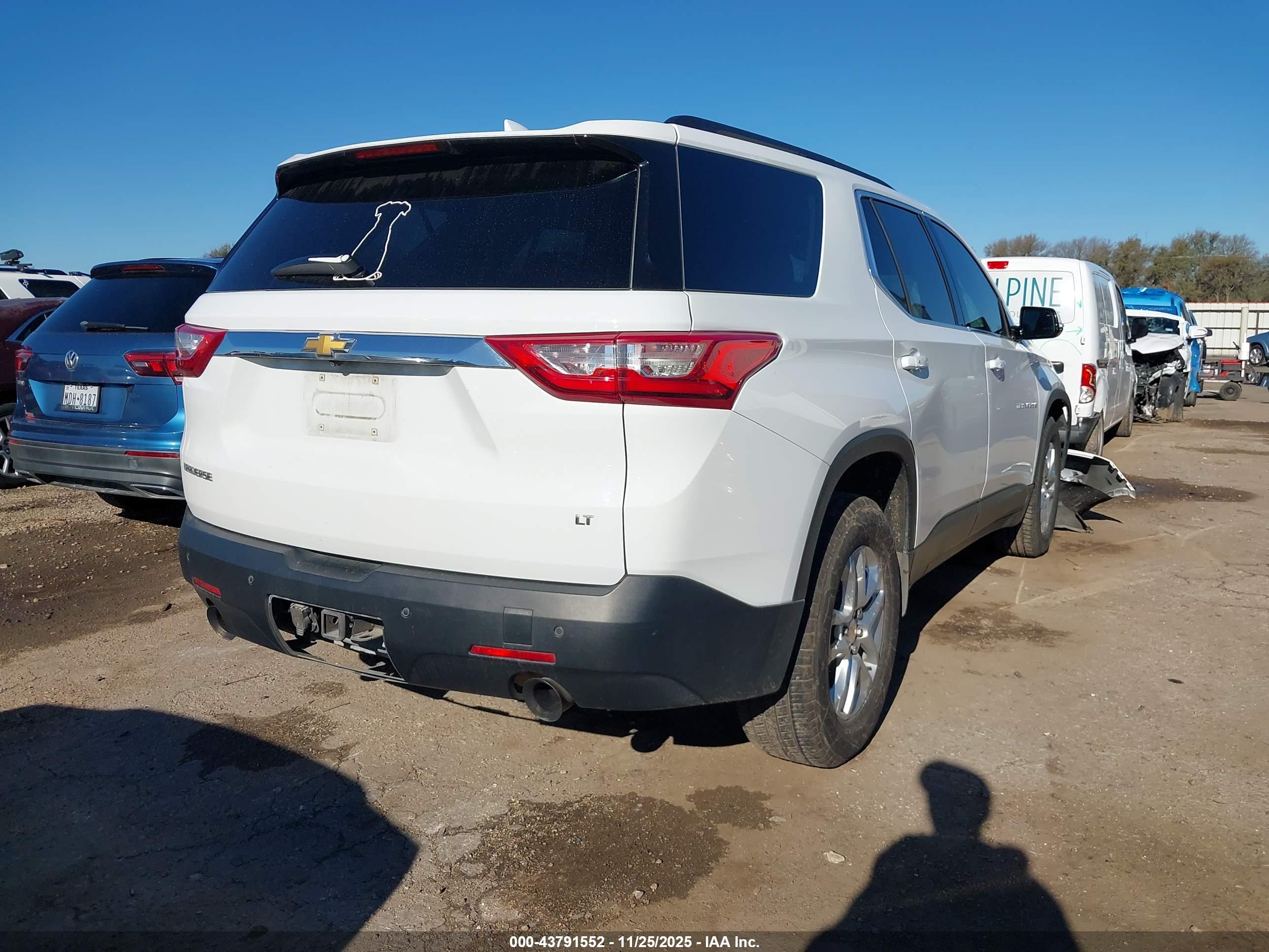 CHEVROLET TRAVERSE image 4