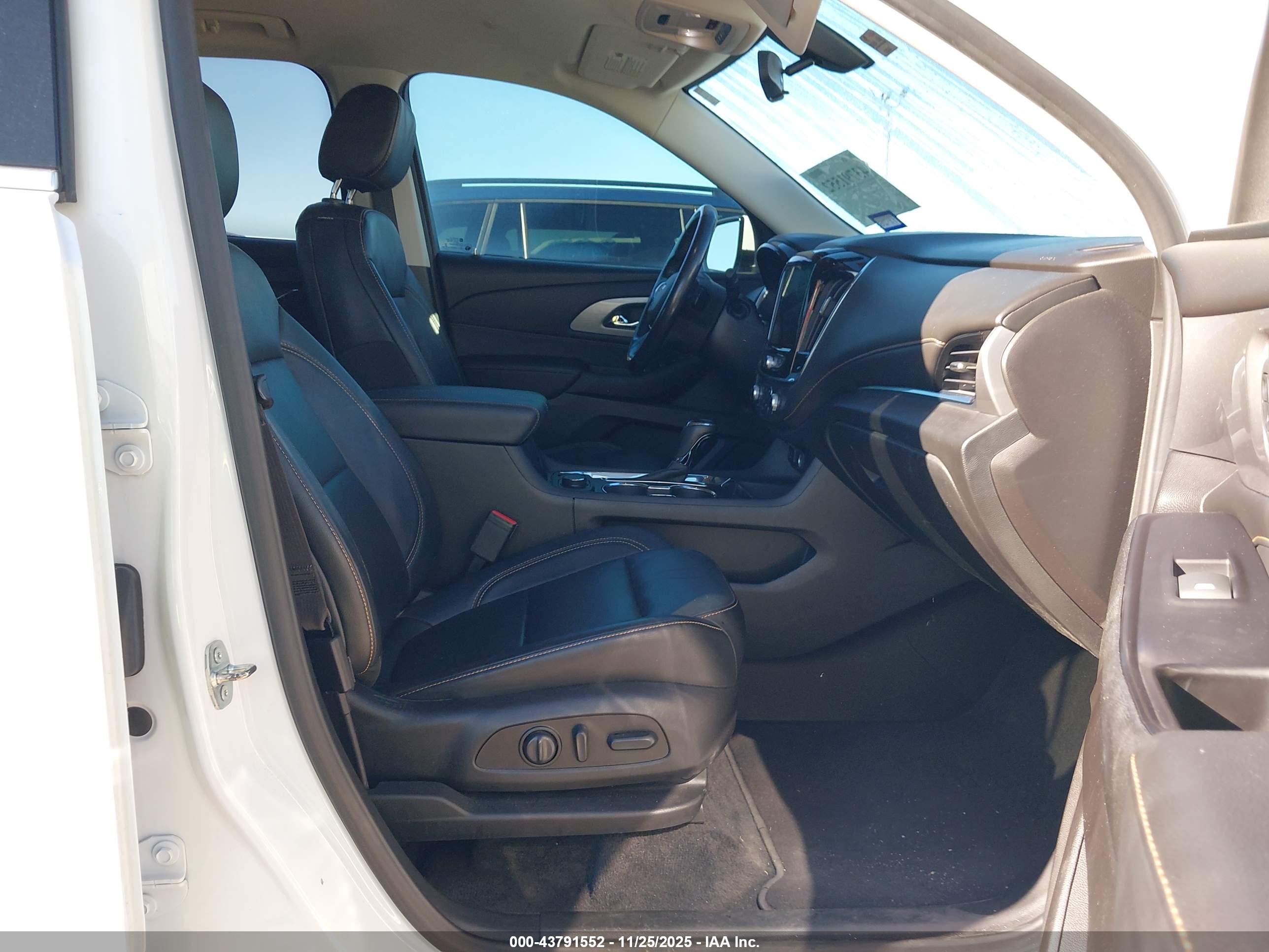 CHEVROLET TRAVERSE image 5