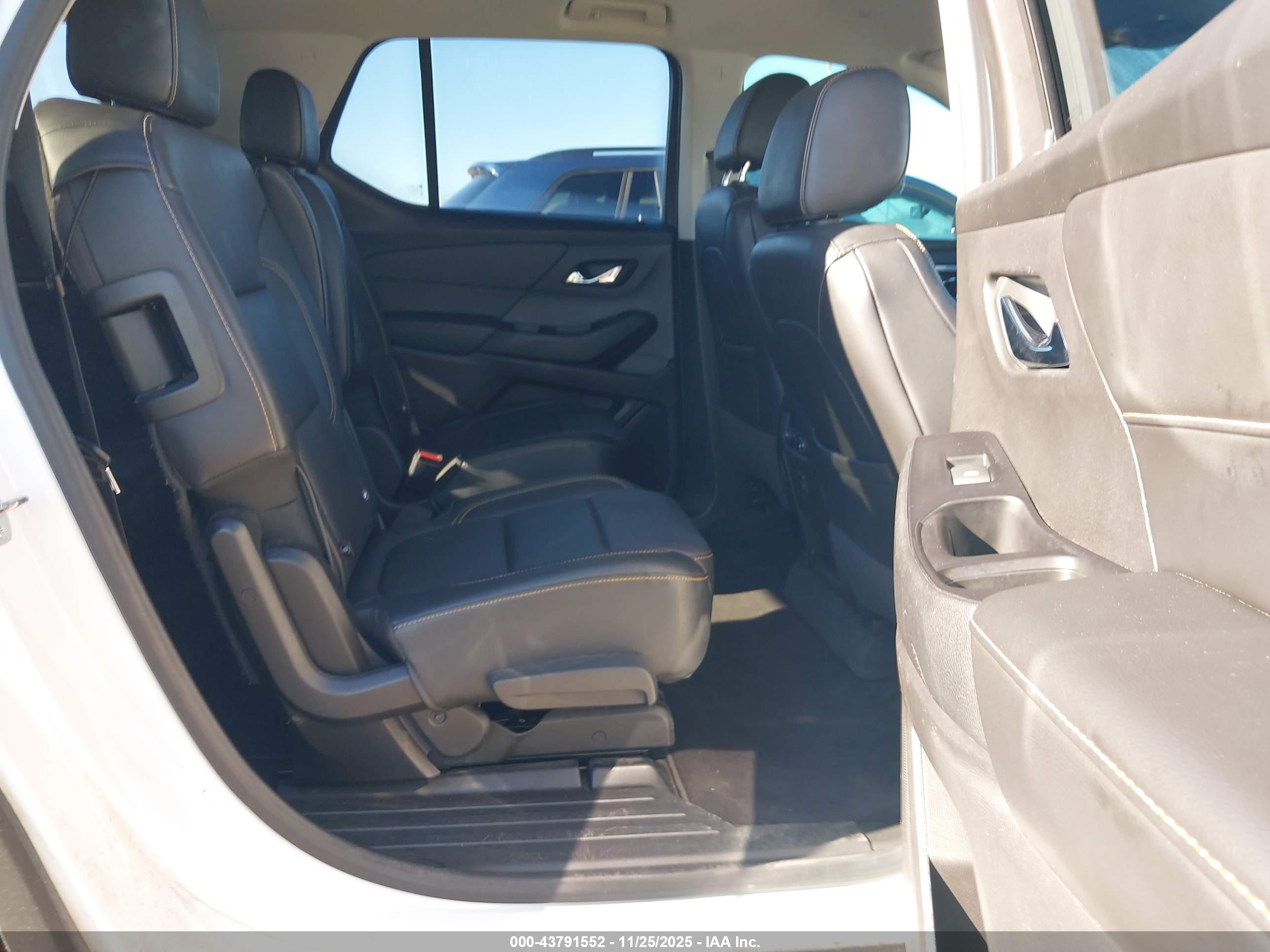 CHEVROLET TRAVERSE image 8
