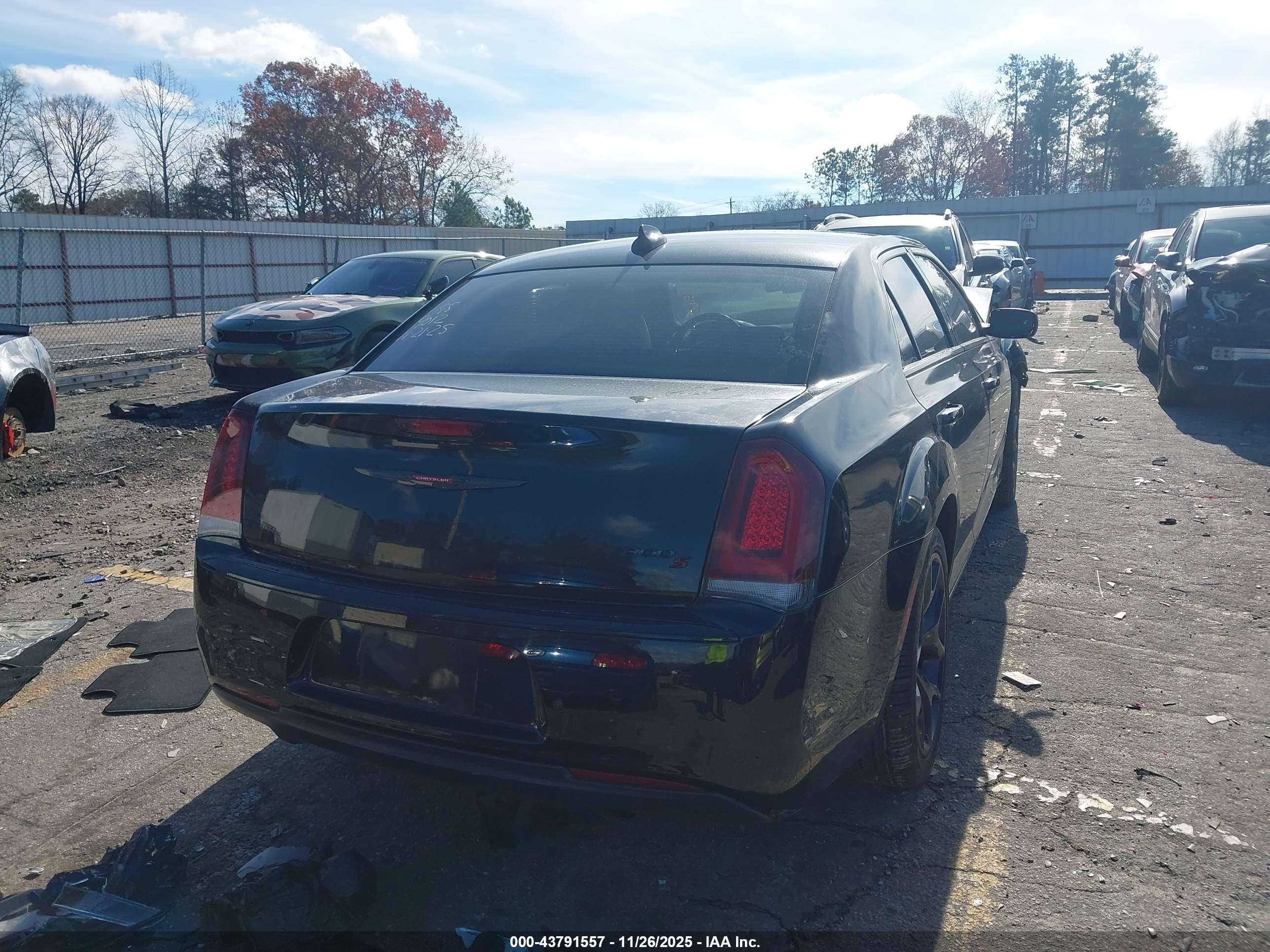 CHRYSLER 300 image 4