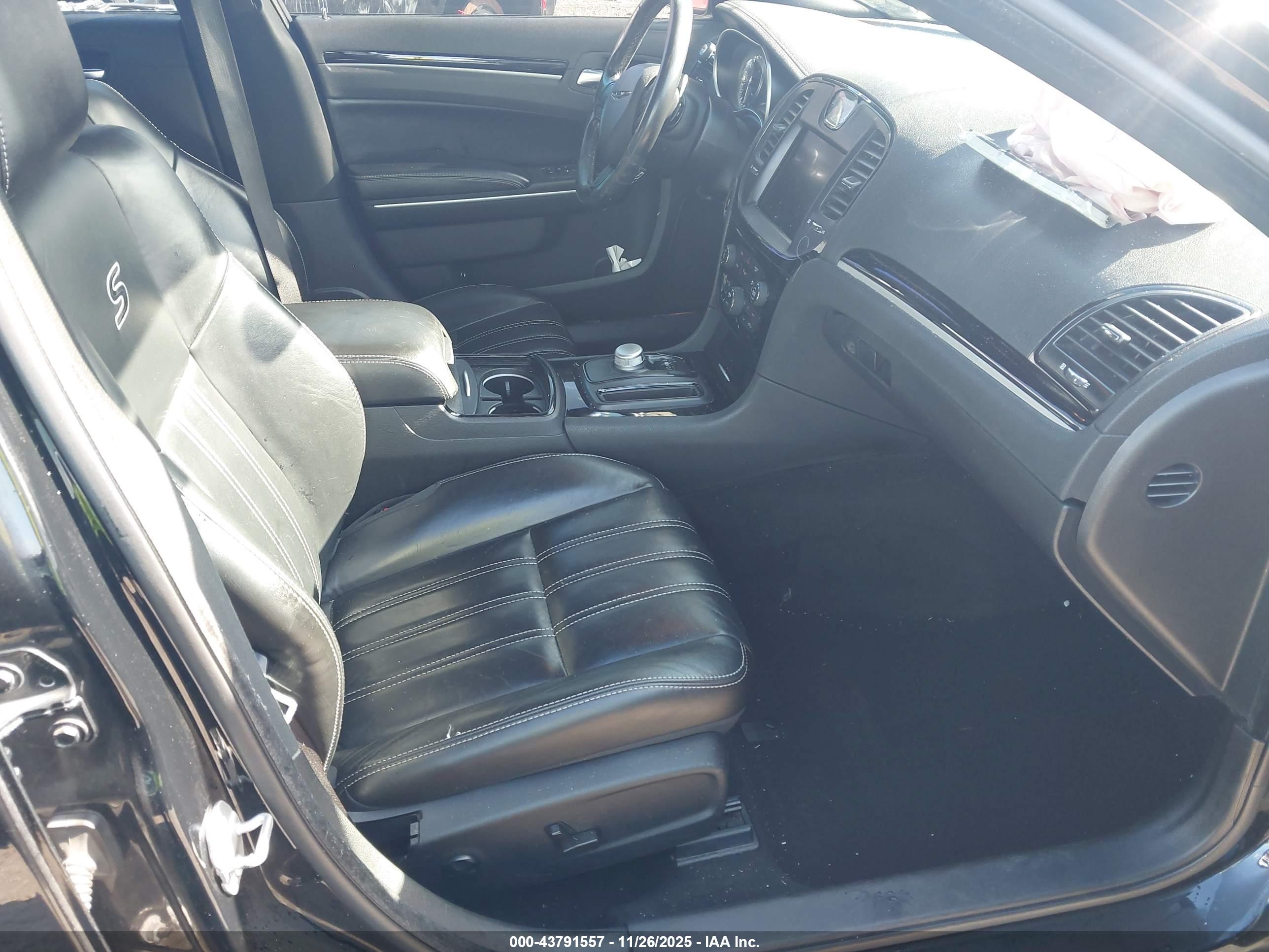 CHRYSLER 300 image 5