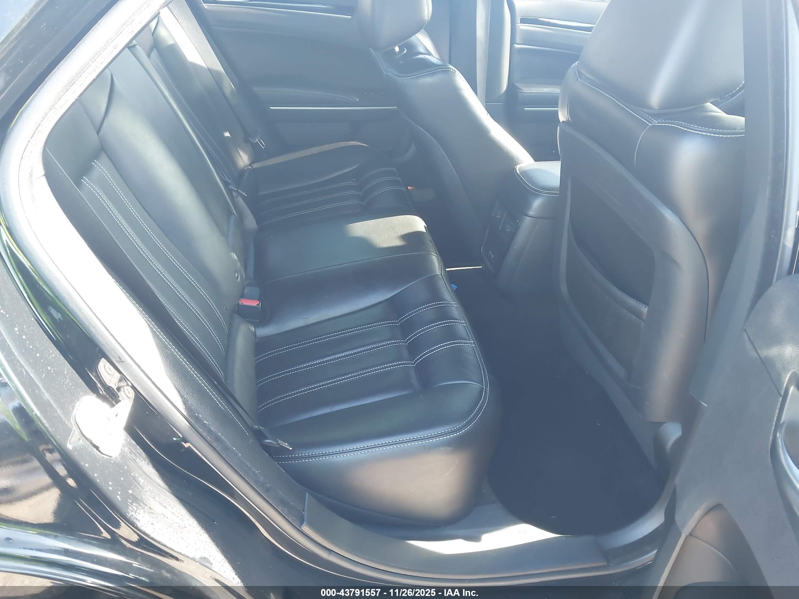 CHRYSLER 300 image 8