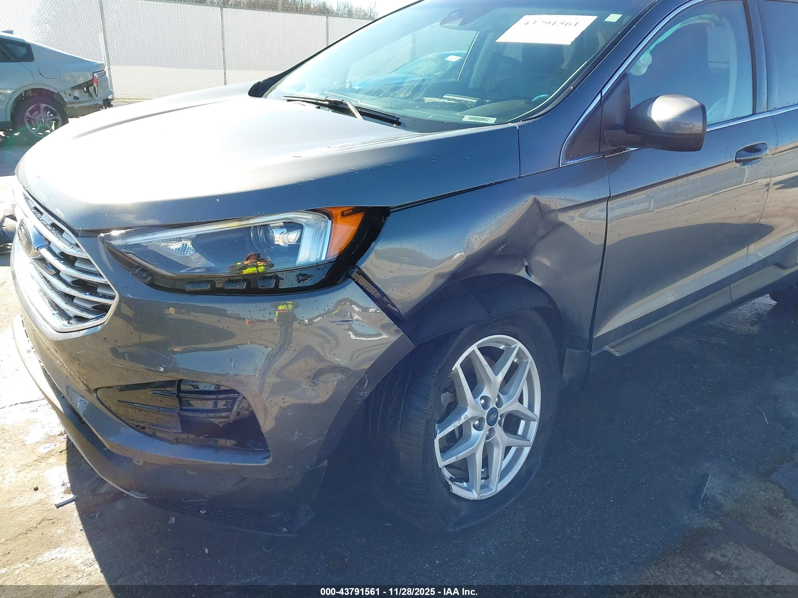FORD EDGE image 6