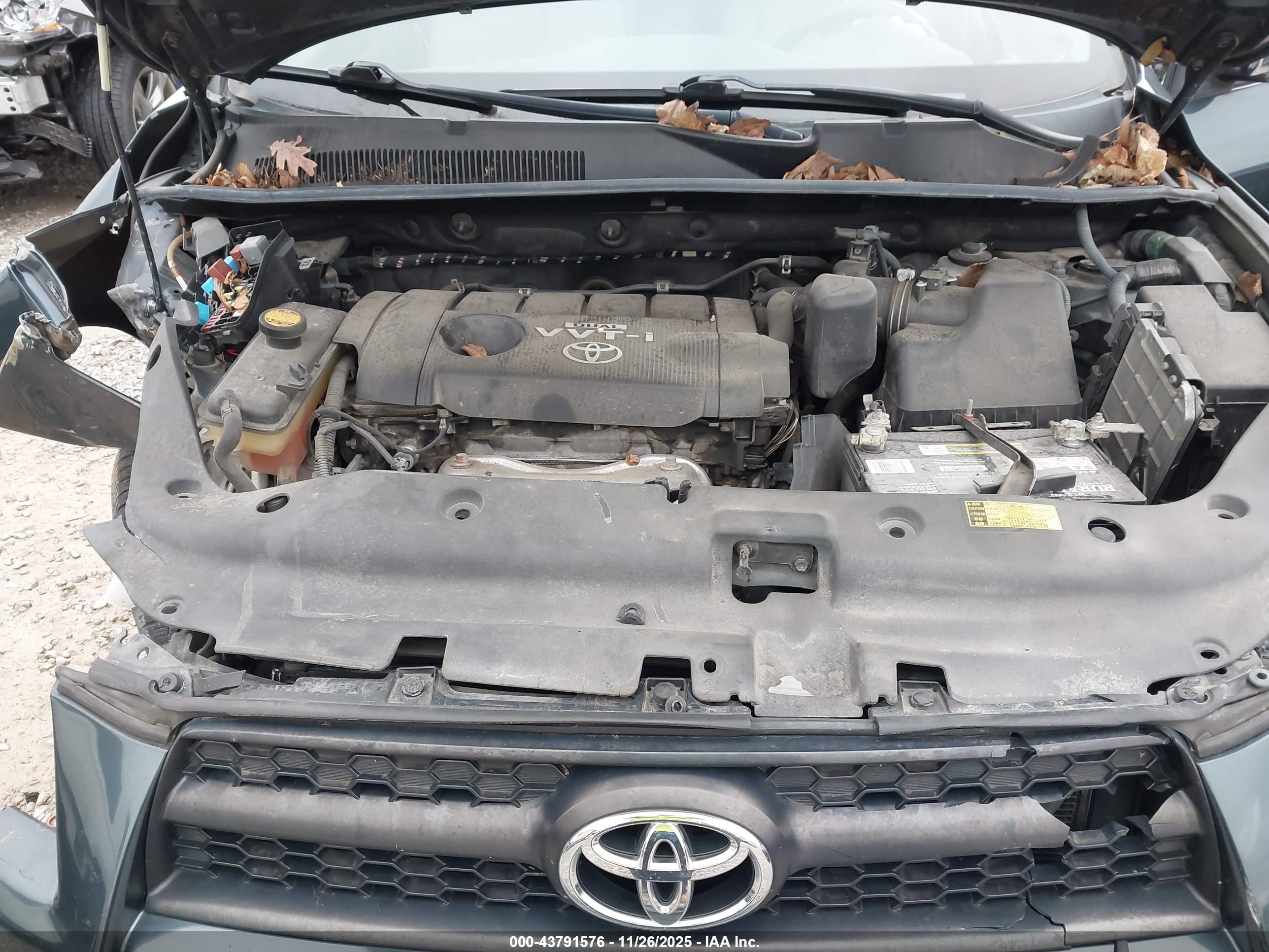 TOYOTA RAV4 image 10