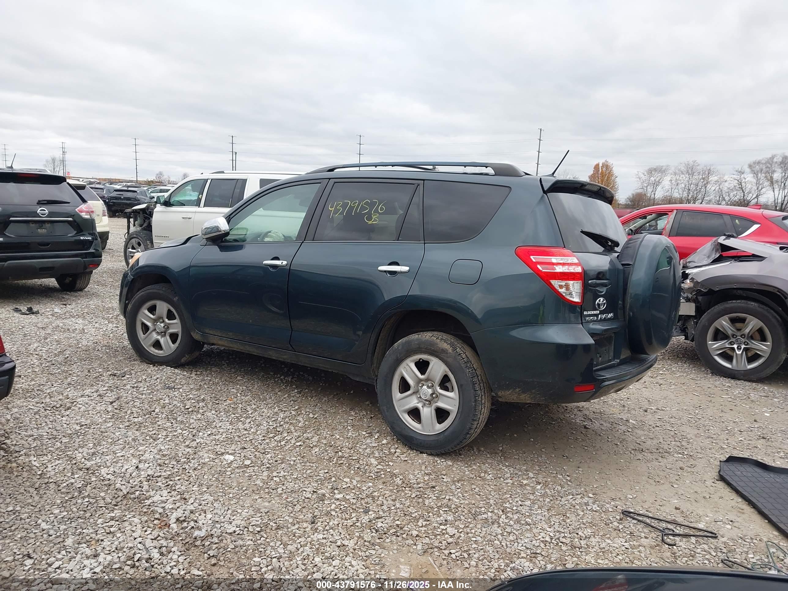 TOYOTA RAV4 image 3
